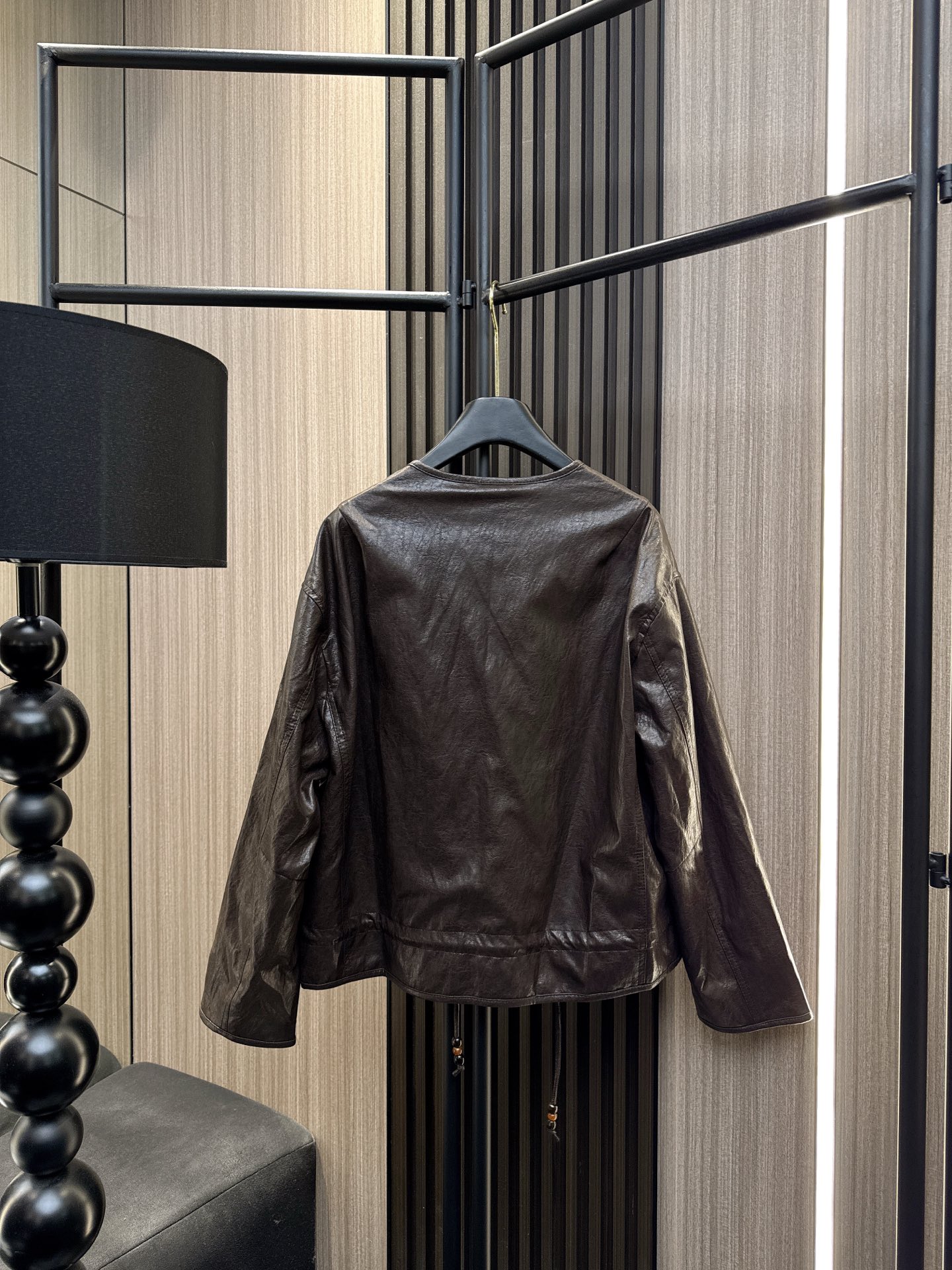 ✨✨✨伊莎贝尔✨✨✨2025秋冬新款💫 PU圆领大口袋外套来袭！✨ 简约圆领设计+超能装大口袋，搭配下摆