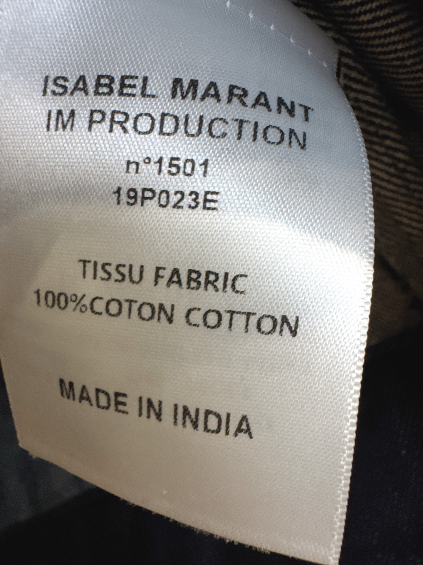 ✨✨✨伊莎贝尔✨✨✨2025秋冬新款💫 【复古时髦必备】撞色刺绣翻领牛仔外套惊喜上新！✨ 采用立体感十足