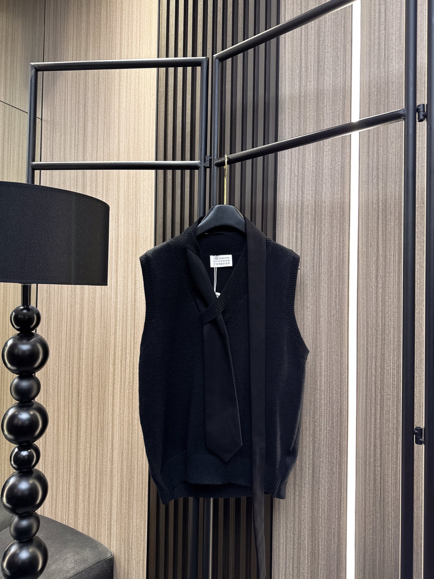 ✨✨✨玛吉拉✨✨✨2025秋冬新款💫 【玛吉拉秋冬新款】70%优质羊毛+30%亲肤棉混纺，撞色领带设计+