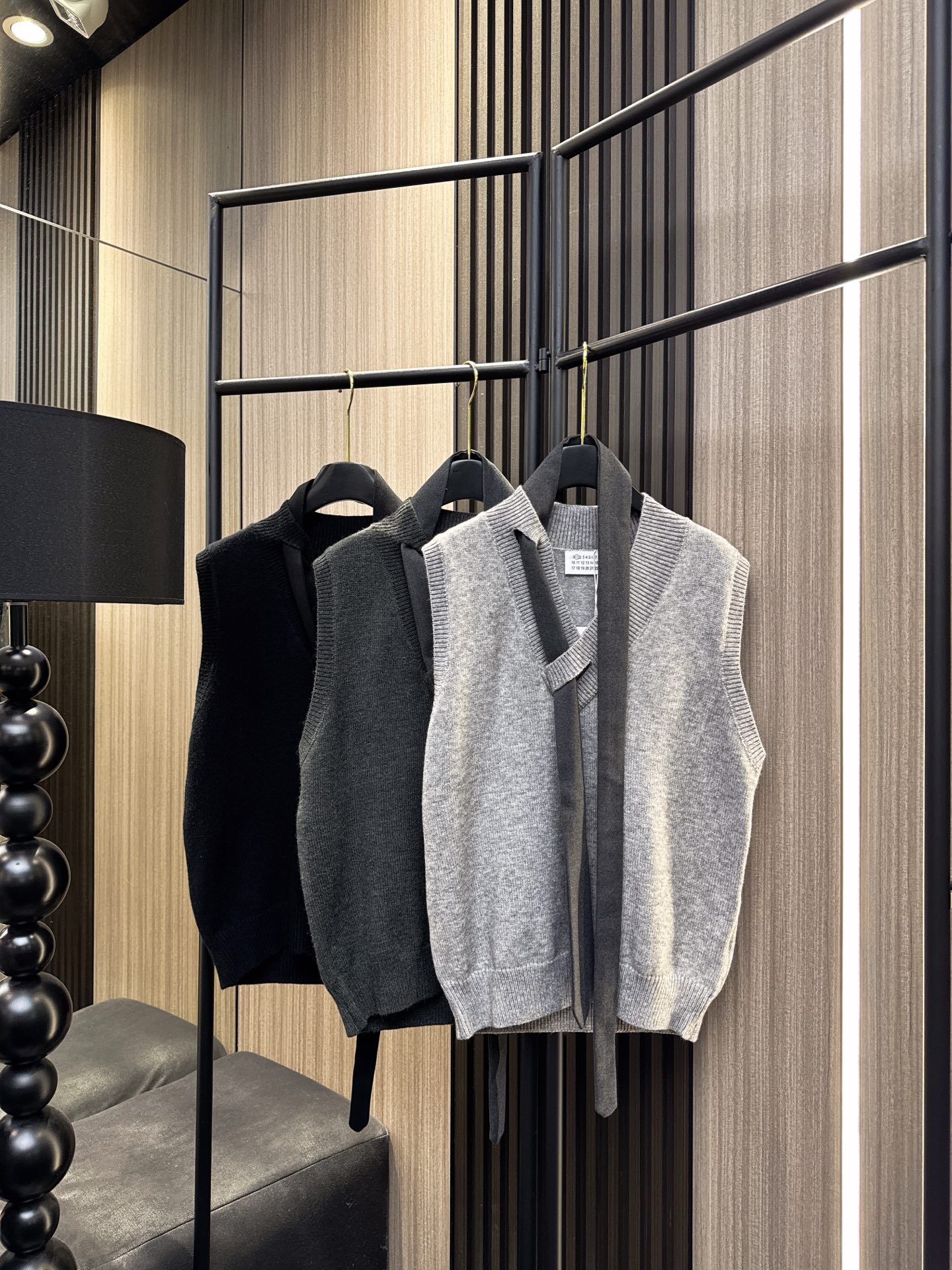 ✨✨✨玛吉拉✨✨✨2025秋冬新款💫 【玛吉拉秋冬新款】70%优质羊毛+30%亲肤棉混纺，撞色领带设计+