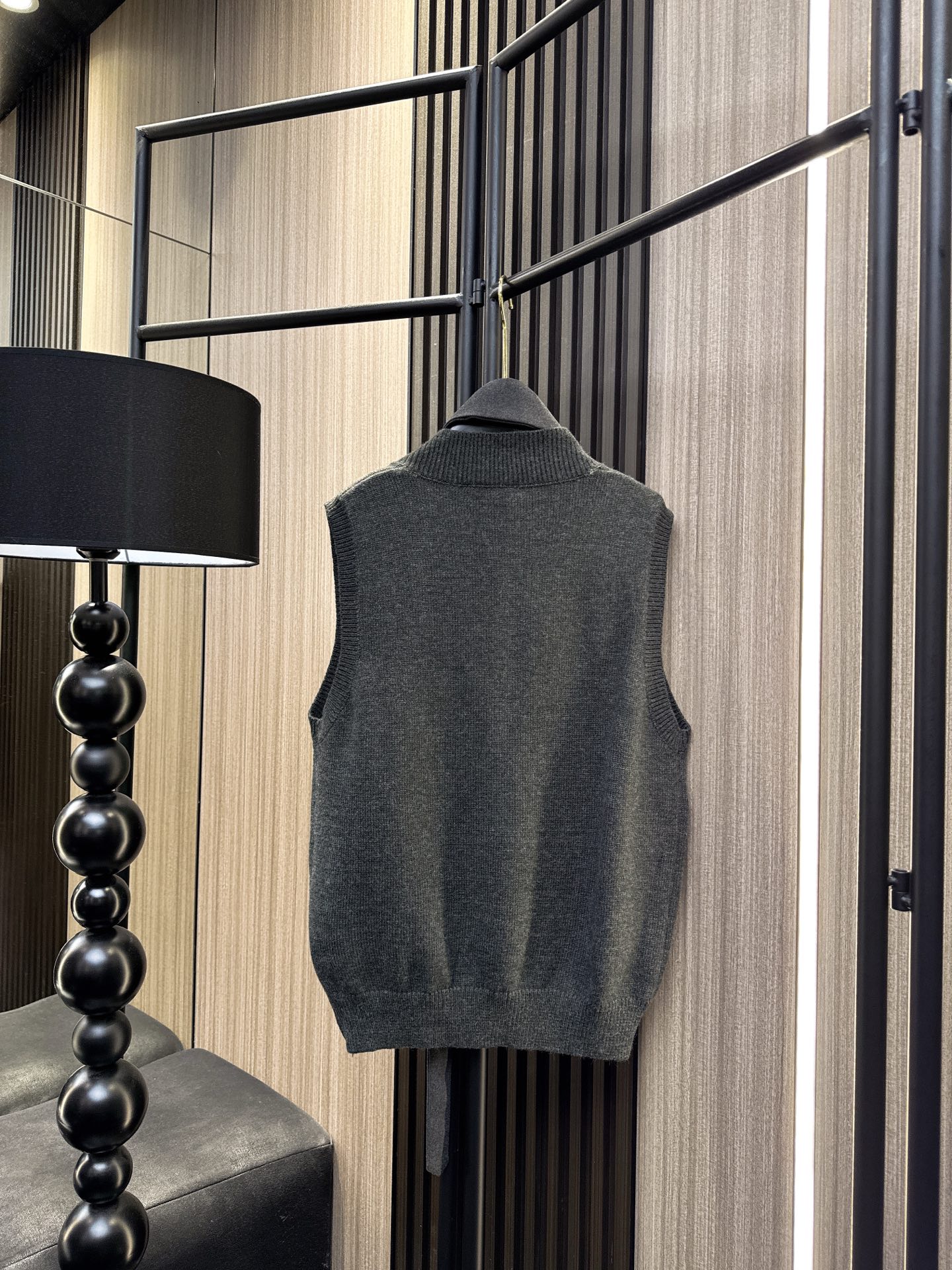 ✨✨✨玛吉拉✨✨✨2025秋冬新款💫 【玛吉拉秋冬新款】70%优质羊毛+30%亲肤棉混纺，撞色领带设计+