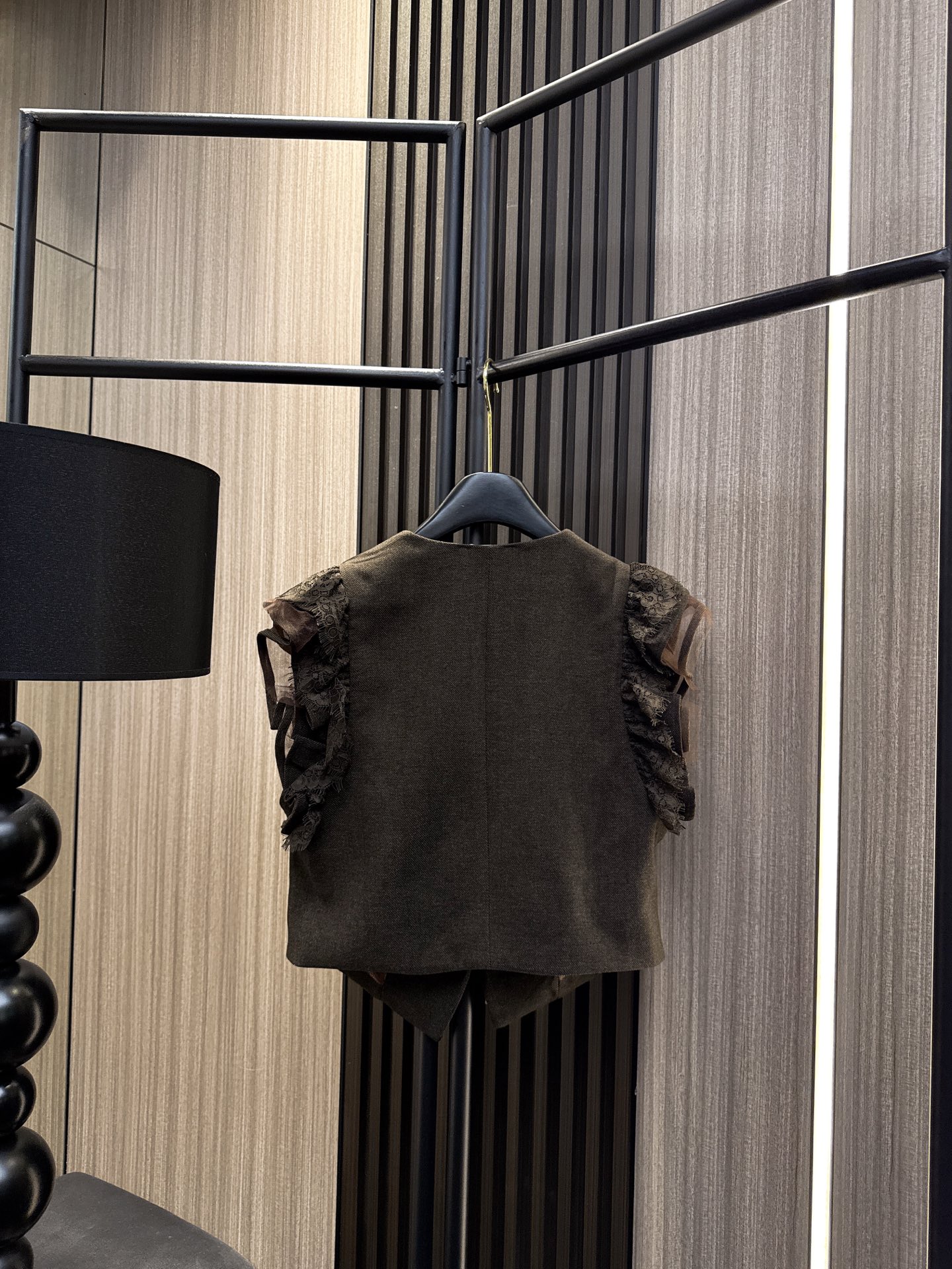 ✨✨✨MM6✨✨✨2025秋冬新款💫 30%羊毛+70%棉混纺马甲，质感与舒适度的完美平衡！重工纽扣细节