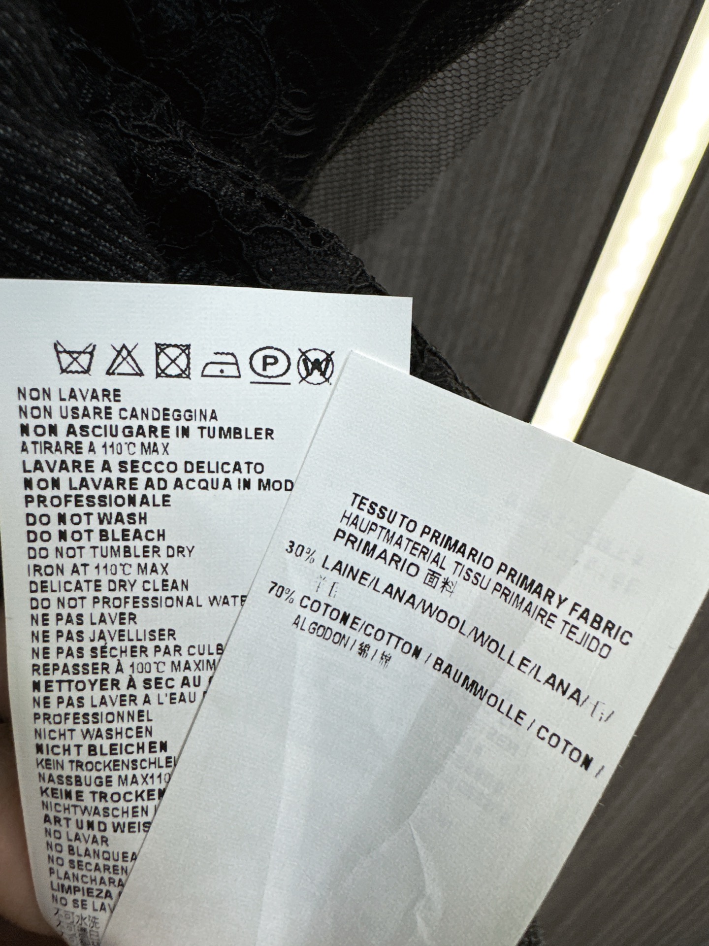 ✨✨✨MM6✨✨✨2025秋冬新款💫 30%羊毛+70%棉混纺马甲，质感与舒适度的完美平衡！重工纽扣细节