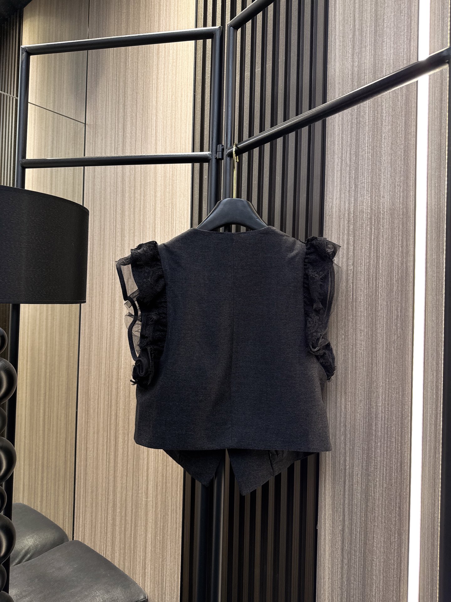 ✨✨✨MM6✨✨✨2025秋冬新款💫 30%羊毛+70%棉混纺马甲，质感与舒适度的完美平衡！重工纽扣细节