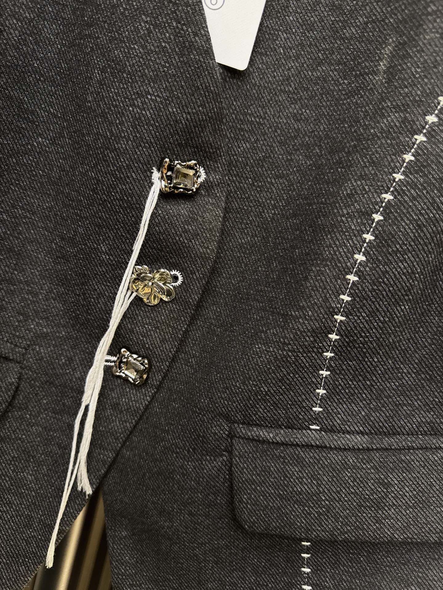 ✨✨✨MM6✨✨✨2025秋冬新款💫 30%羊毛+70%棉混纺马甲，质感与舒适度的完美平衡！重工纽扣细节