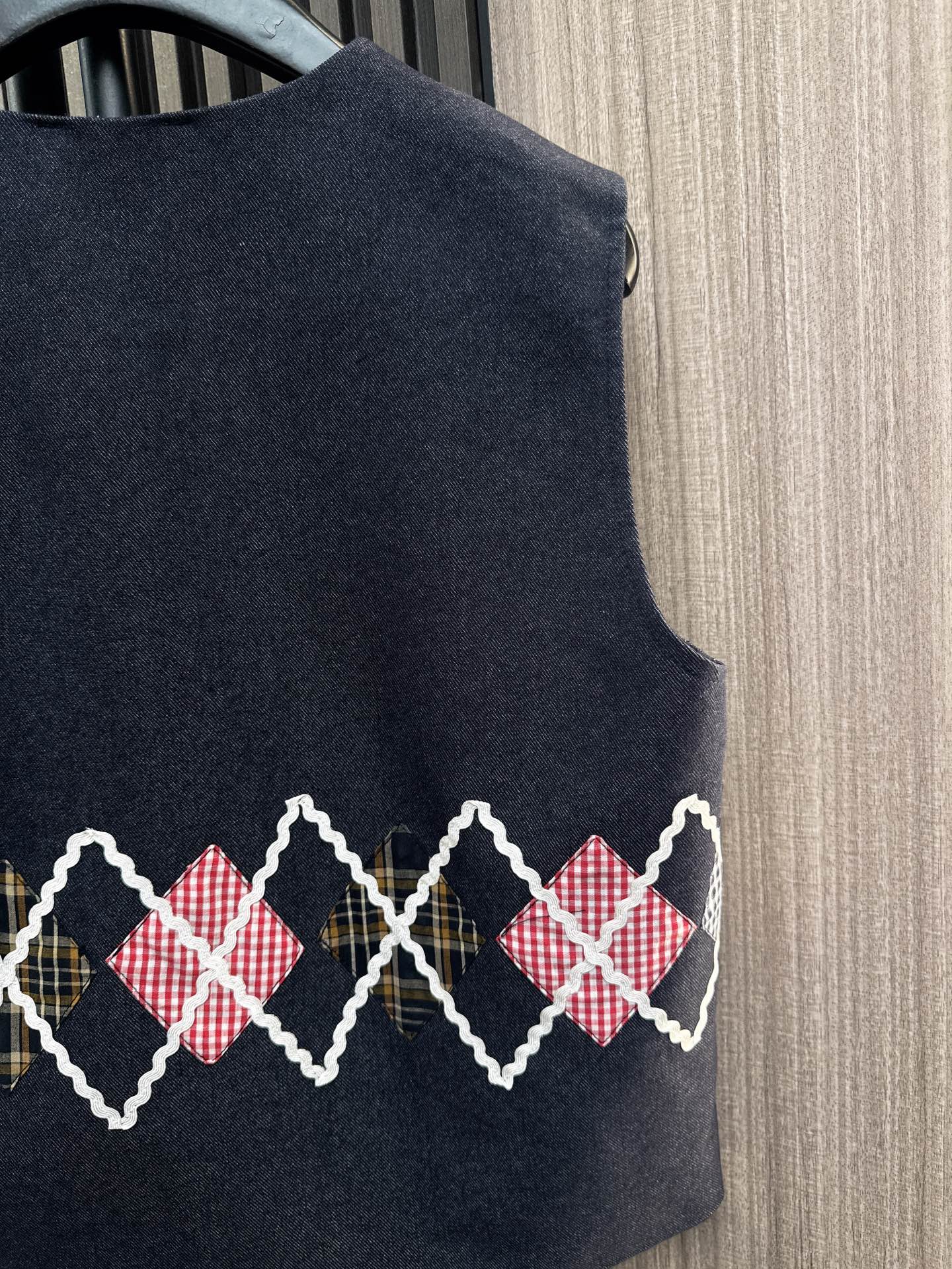 ✨✨✨小香香✨✨✨2025秋冬新款💫 小香风撞色菱形刺绣马甲 ✨ 💫 经典小香风遇上大胆撞色设计，演绎时