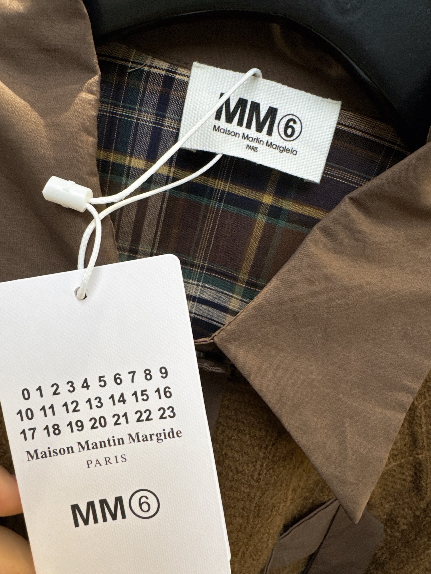 ✨✨✨MM6✨✨✨2025秋冬新款💫 70%羊毛+30%棉混纺！立体蝴蝶结格子衬衫拼接假两件上衣重磅上市