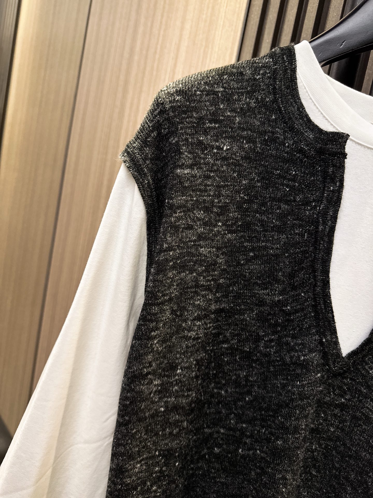 ✨✨✨玛吉拉✨✨✨2025秋冬新款💫 玛吉拉系列假两件上衣，精选20%羊绒+80%优质棉混纺面料，柔软亲