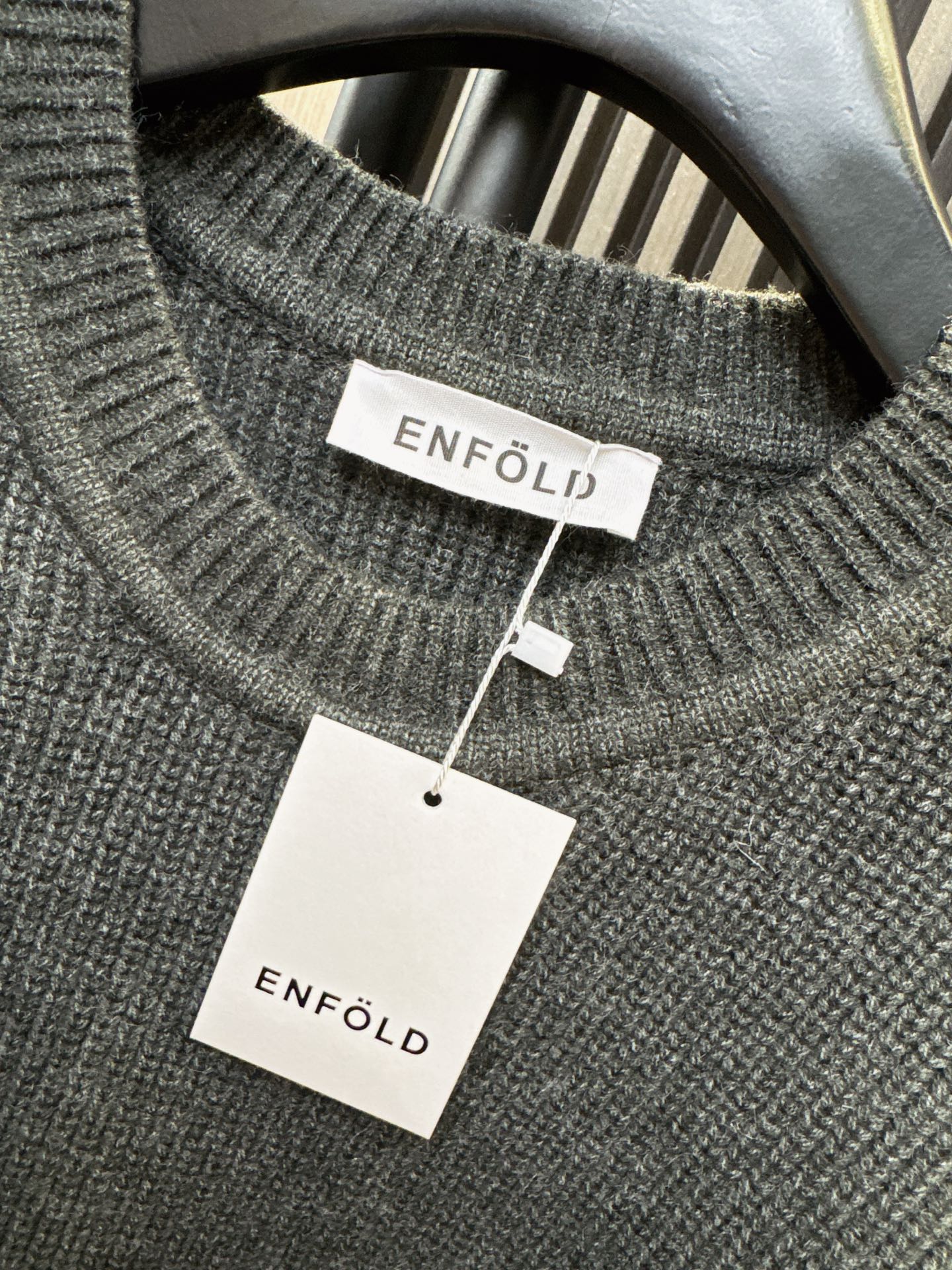 ✨✨✨ENFOLD✨✨✨2025秋冬新款💫 这款30%羊毛+70%棉混纺上衣，完美融合质感与舒适度！假两