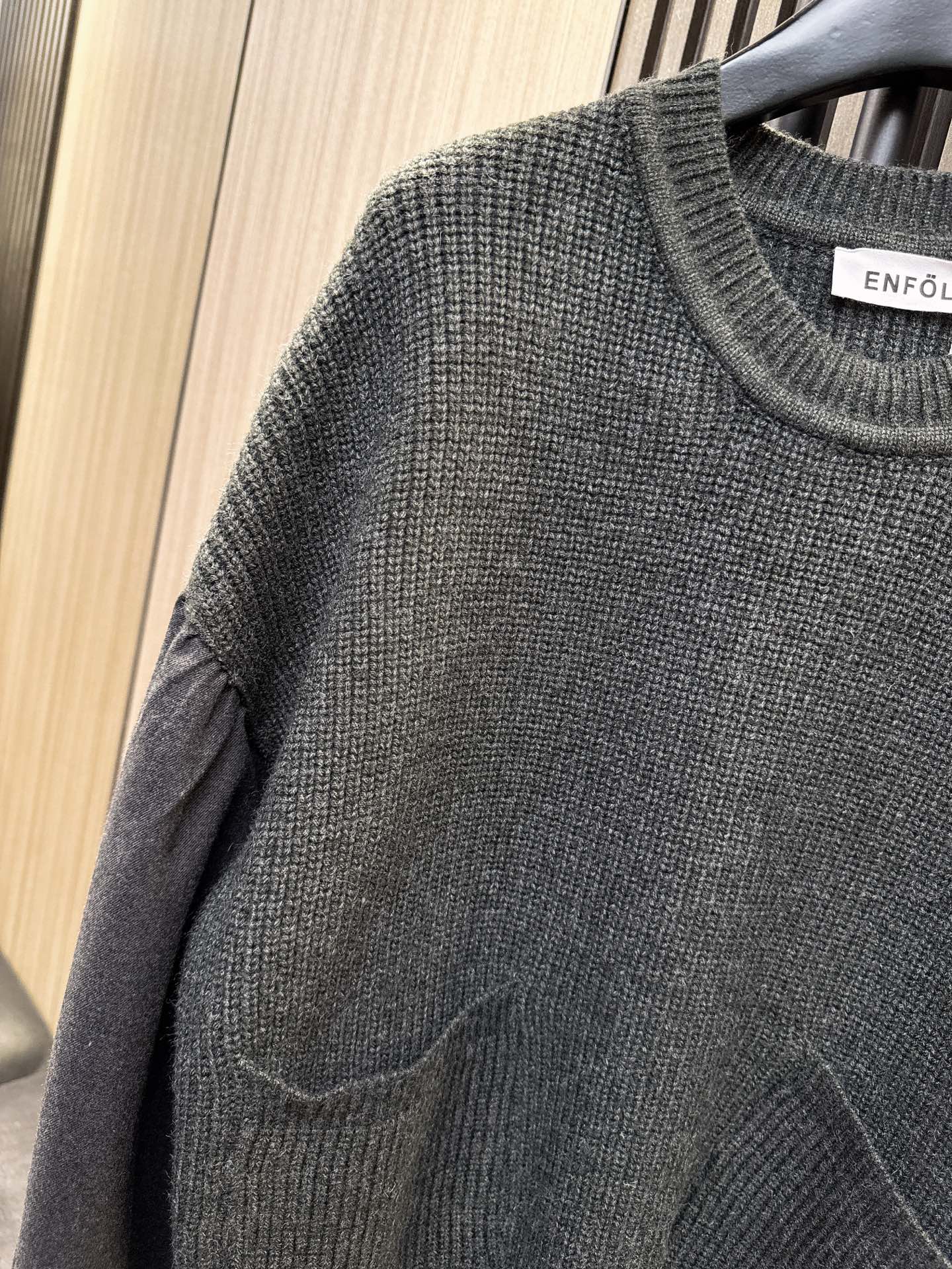 ✨✨✨ENFOLD✨✨✨2025秋冬新款💫 这款30%羊毛+70%棉混纺上衣，完美融合质感与舒适度！假两