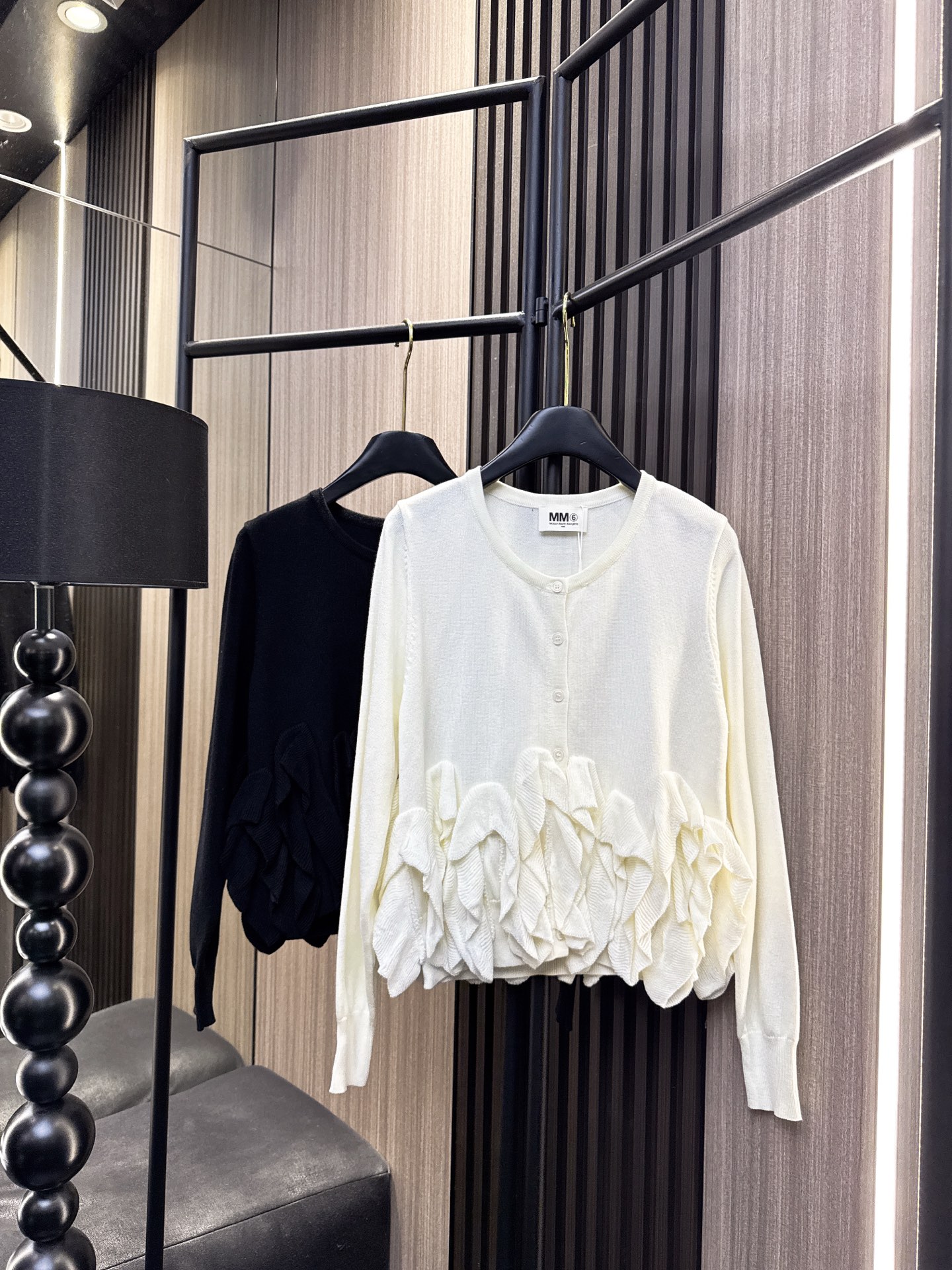 ✨✨✨MM6✨✨✨2025秋冬新款💫 70%羊毛+30%棉混纺温暖开衫，轻柔包裹每一寸肌肤！同色系流苏下