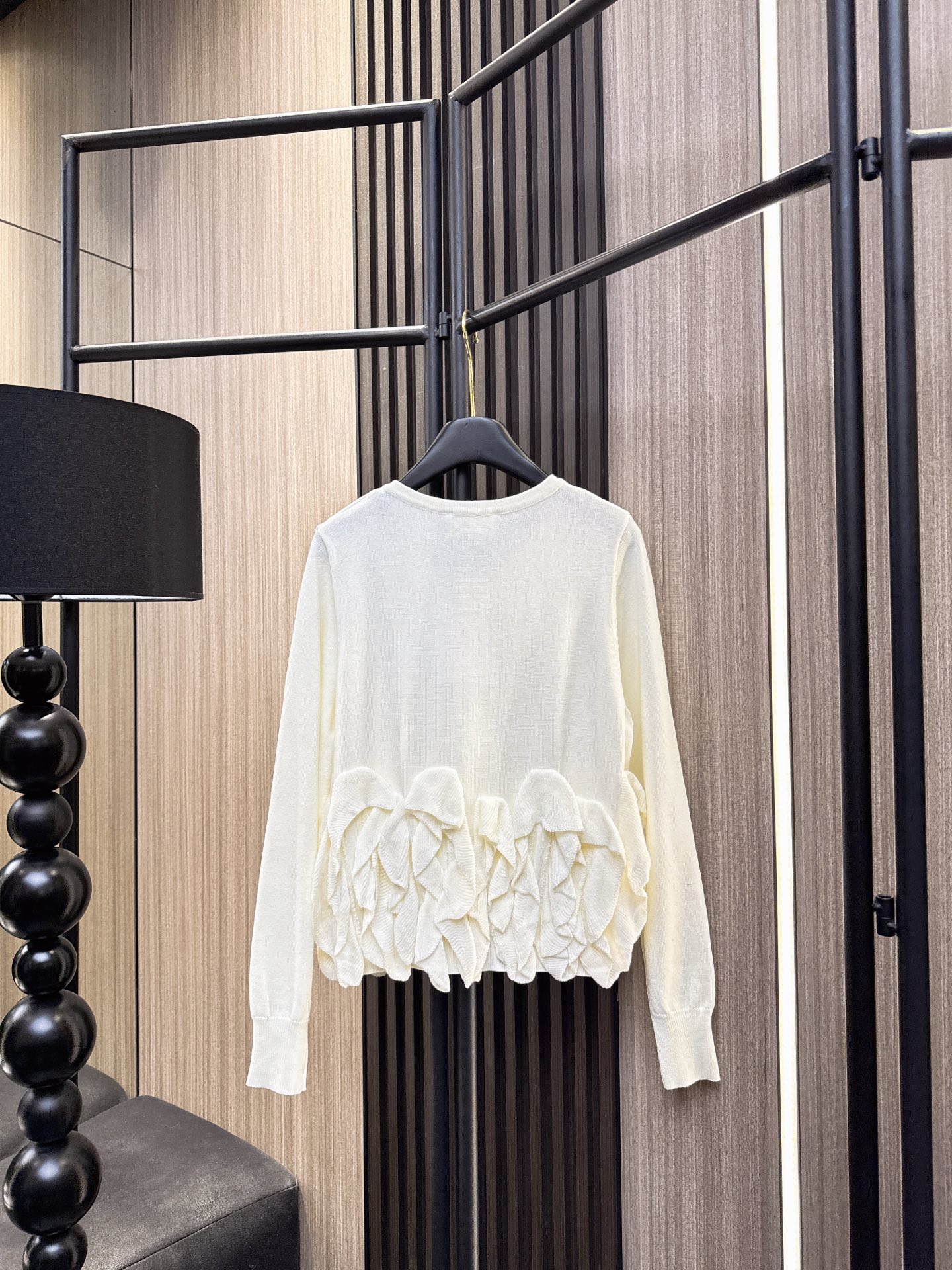 ✨✨✨MM6✨✨✨2025秋冬新款💫 70%羊毛+30%棉混纺温暖开衫，轻柔包裹每一寸肌肤！同色系流苏下