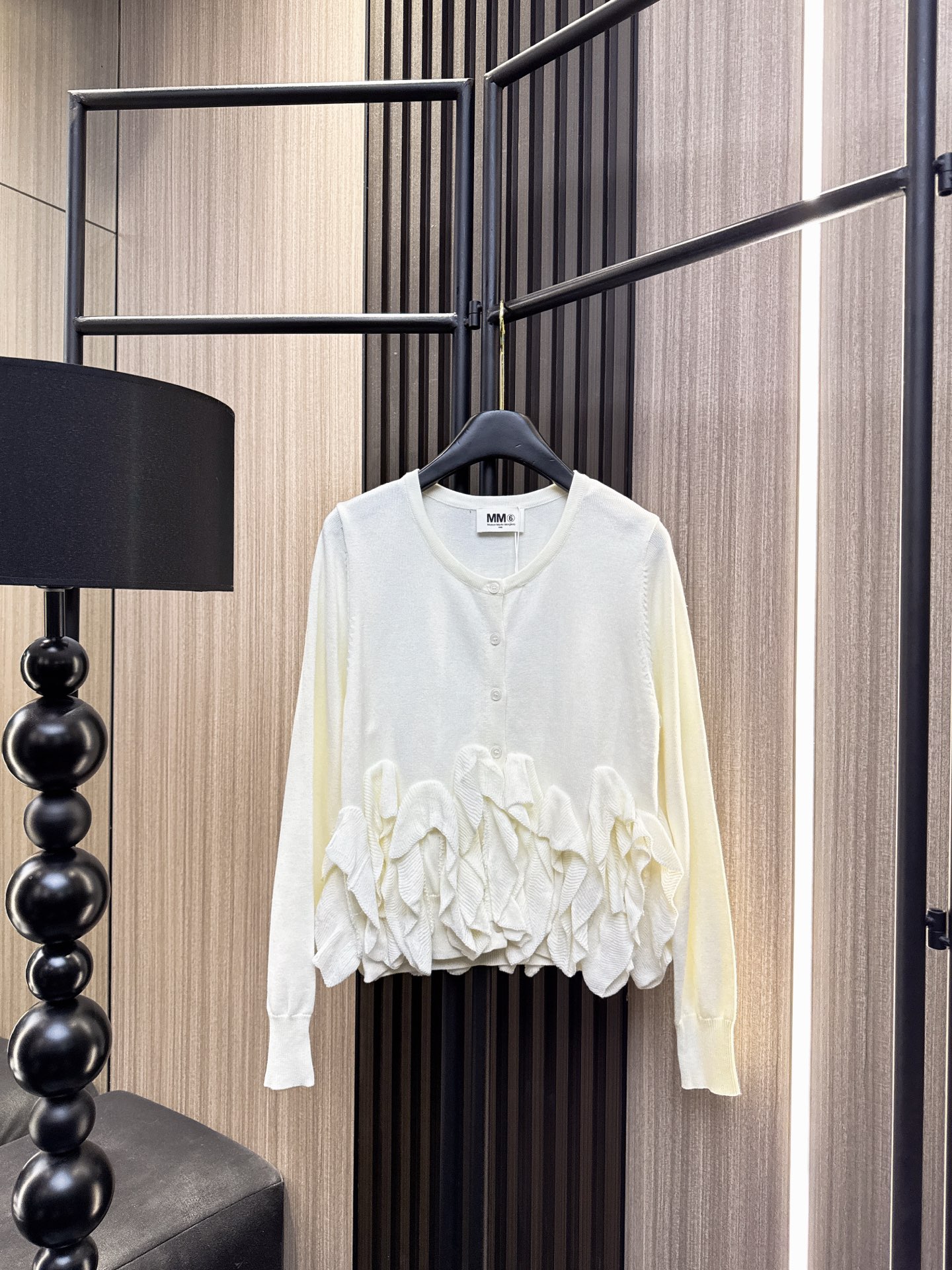 ✨✨✨MM6✨✨✨2025秋冬新款💫 70%羊毛+30%棉混纺温暖开衫，轻柔包裹每一寸肌肤！同色系流苏下