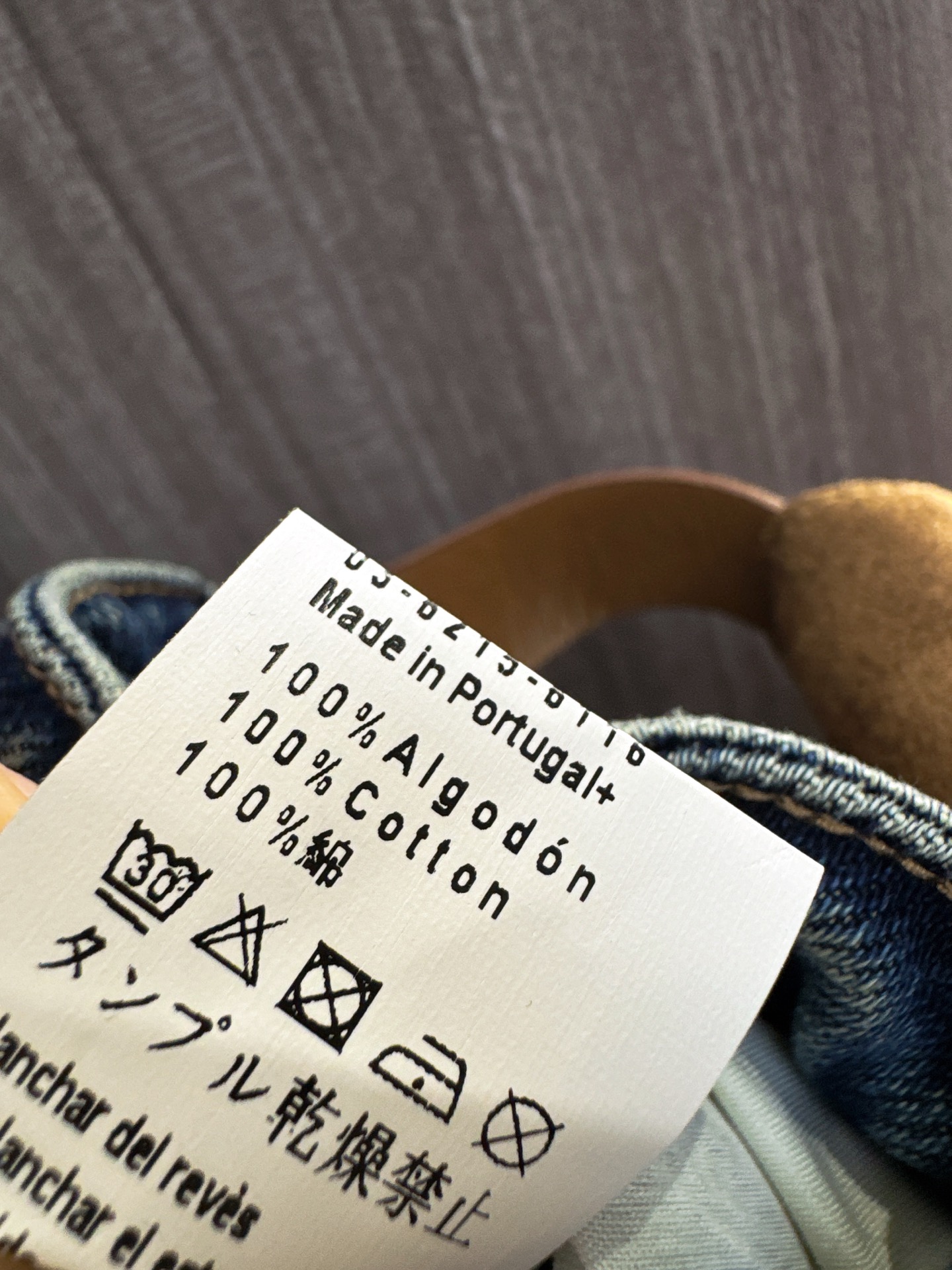 ✨✨✨LOEWE✨✨✨2025秋冬新款💫皮带流苏腰包搭配水洗直筒牛仔裤，打造时尚潮流女装造型。精选优质面