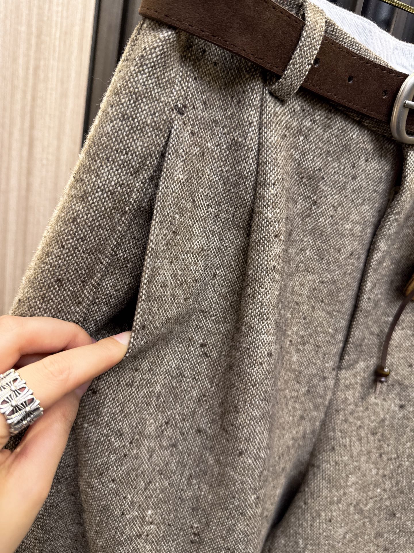 ✨✨✨miumiu✨✨✨2025秋冬新款💫 40%羊毛+60%棉混纺弯刀休闲裤，舒适与时尚完美融合！搭配