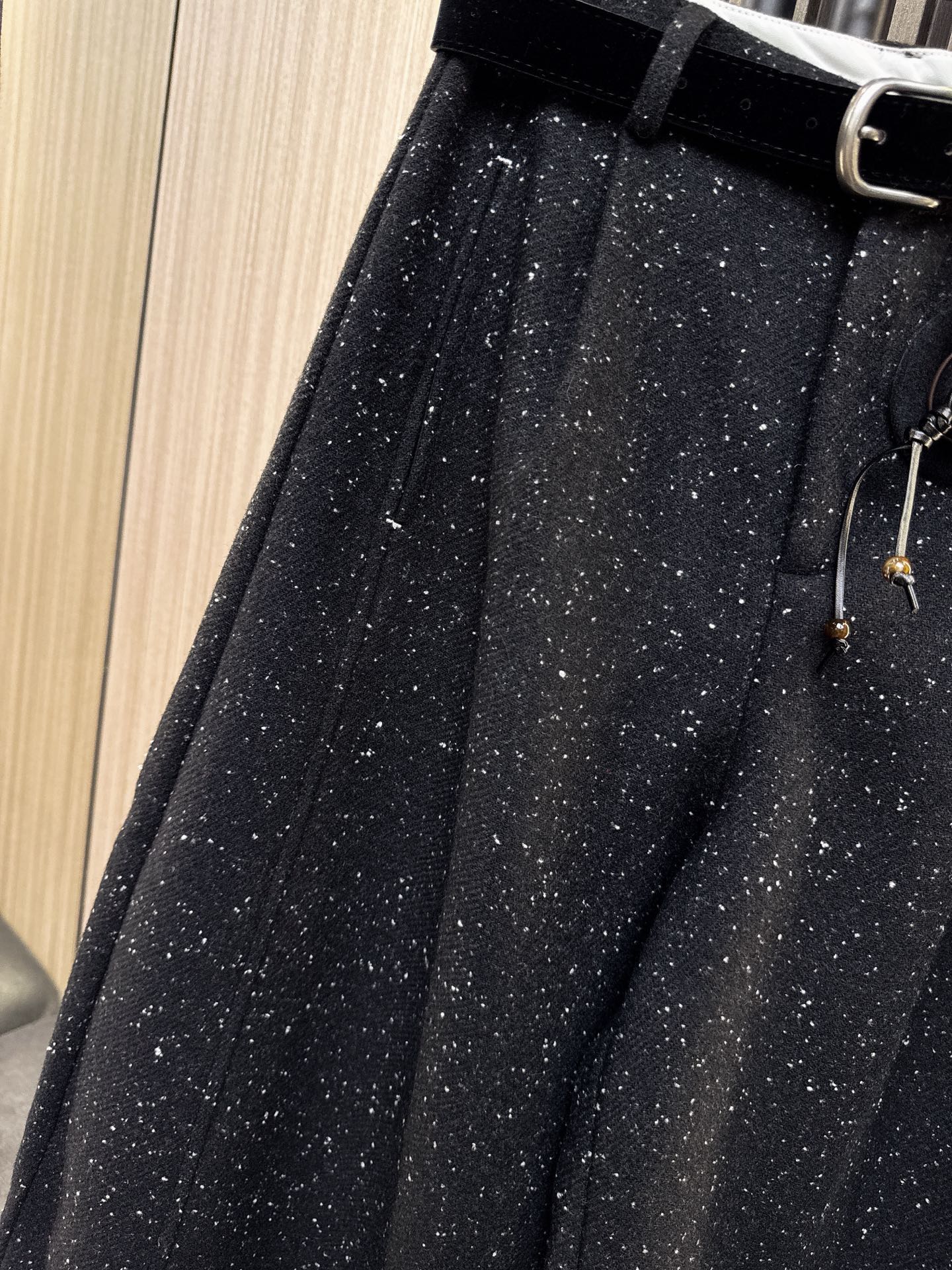 ✨✨✨miumiu✨✨✨2025秋冬新款💫 40%羊毛+60%棉混纺弯刀休闲裤，舒适与时尚完美融合！搭配