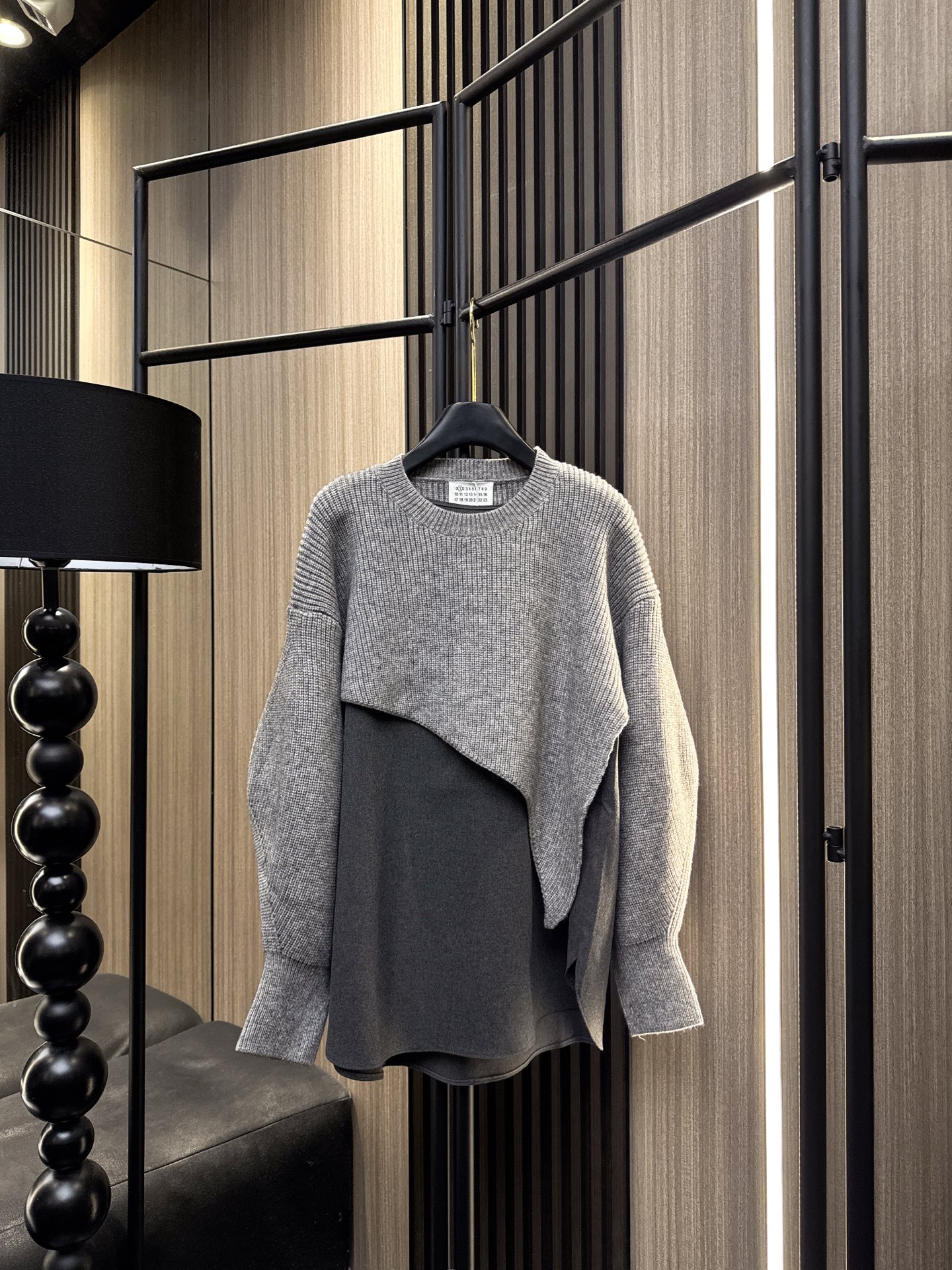 ✨✨✨玛吉拉✨✨✨2025秋冬新款 💫70%羊毛30%棉 保暖舒适两件套上衣！柔软亲肤的内搭背心搭配时尚