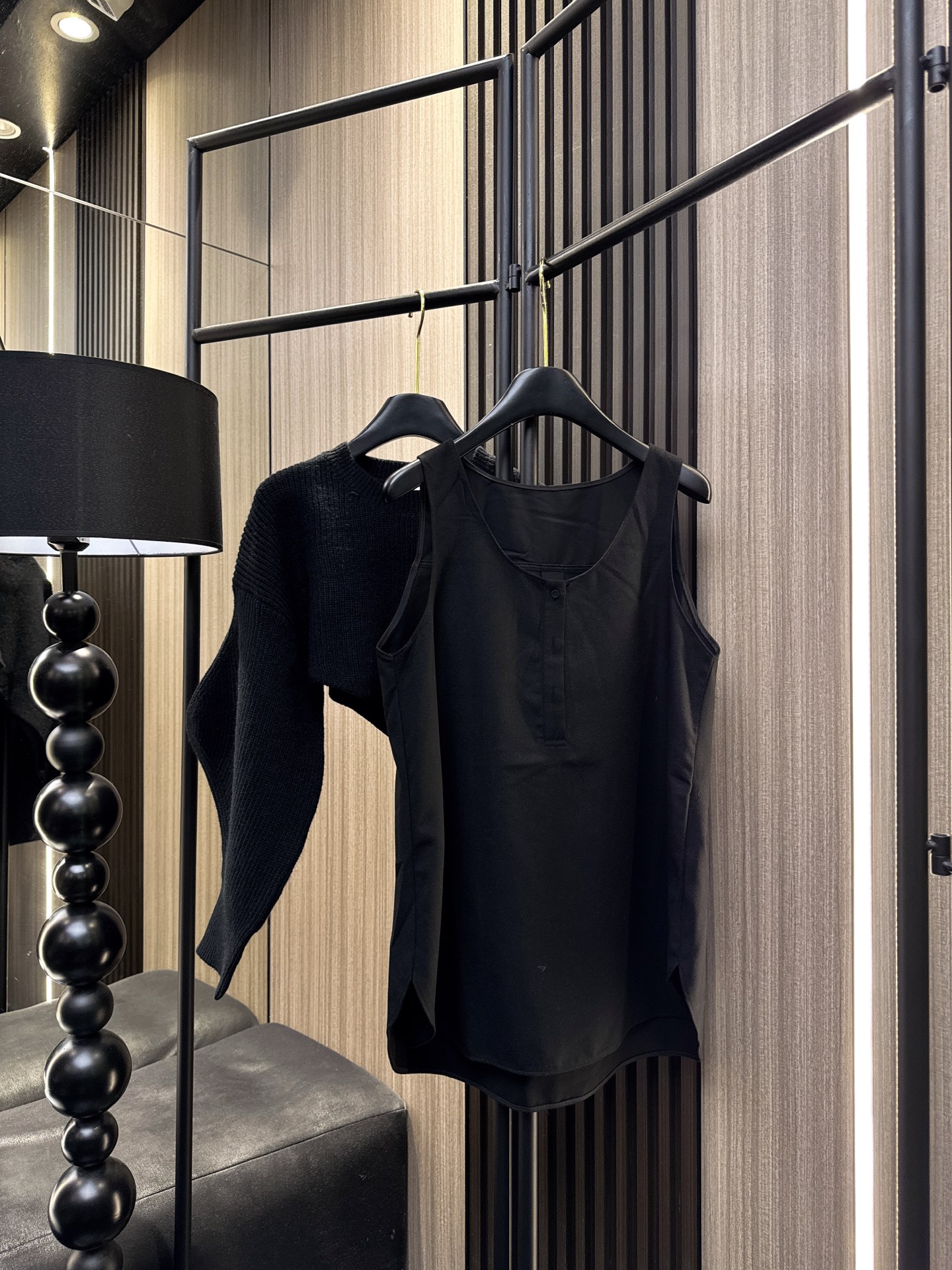 ✨✨✨玛吉拉✨✨✨2025秋冬新款 💫70%羊毛30%棉 保暖舒适两件套上衣！柔软亲肤的内搭背心搭配时尚