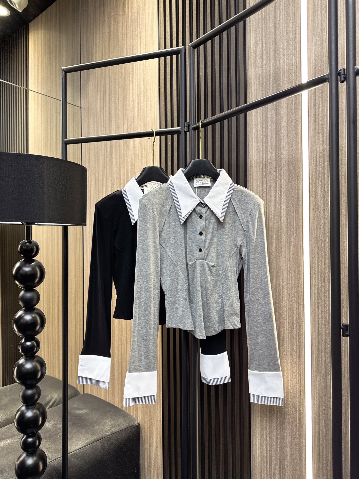 ✨✨✨玛吉拉✨✨✨2025秋冬新款💫条纹拼接翻领长袖上衣🔥 一件穿出高级感！精选舒适面料，精致翻领设计，