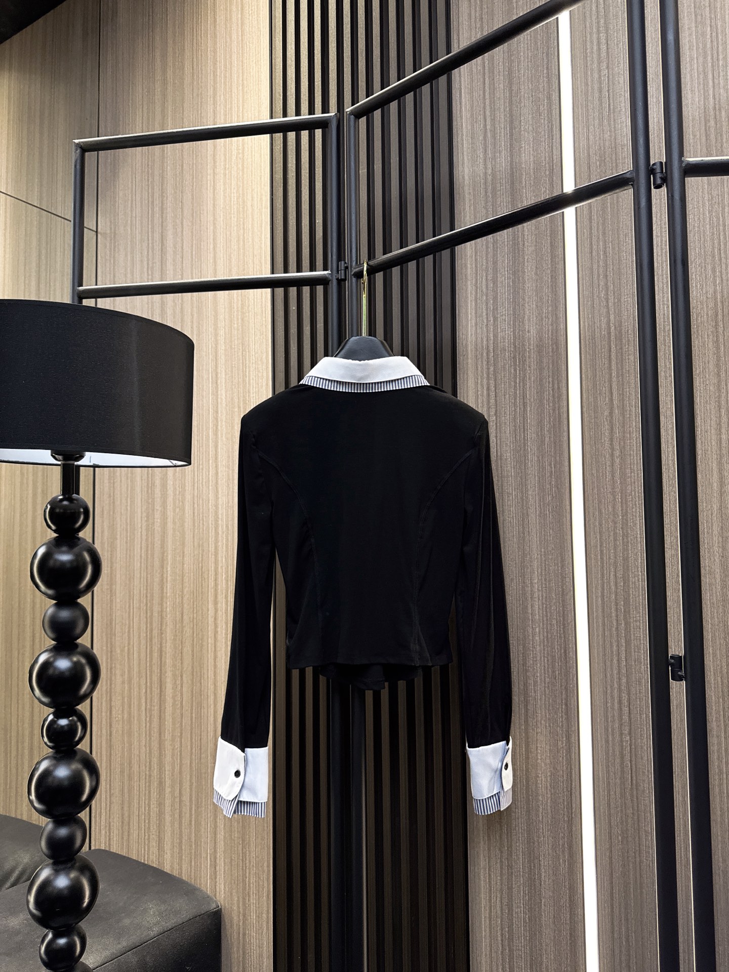 ✨✨✨玛吉拉✨✨✨2025秋冬新款💫条纹拼接翻领长袖上衣🔥 一件穿出高级感！精选舒适面料，精致翻领设计，