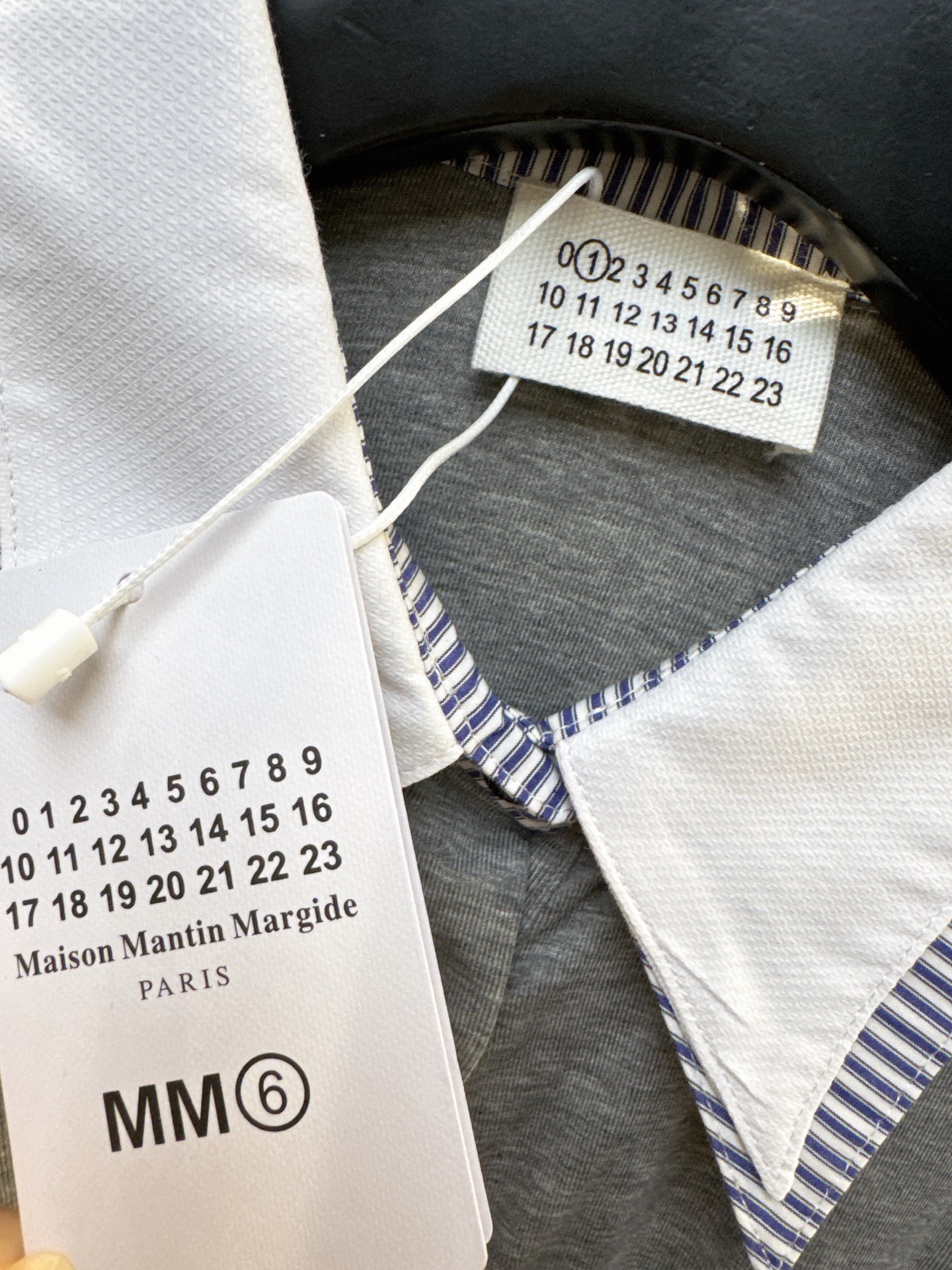 ✨✨✨玛吉拉✨✨✨2025秋冬新款💫条纹拼接翻领长袖上衣🔥 一件穿出高级感！精选舒适面料，精致翻领设计，