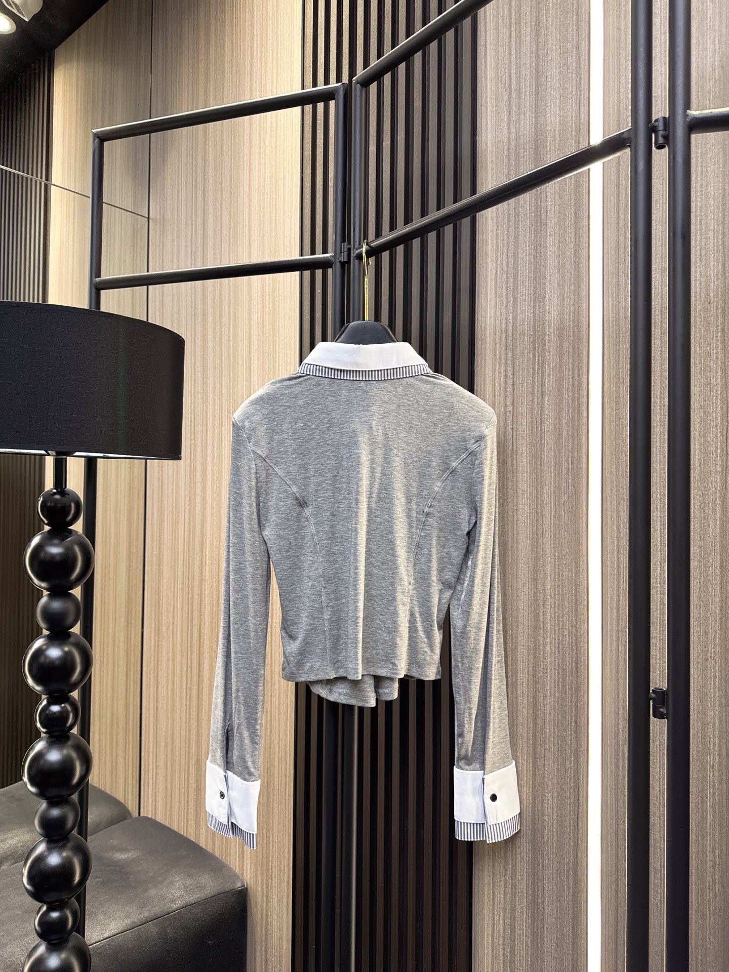 ✨✨✨玛吉拉✨✨✨2025秋冬新款💫条纹拼接翻领长袖上衣🔥 一件穿出高级感！精选舒适面料，精致翻领设计，