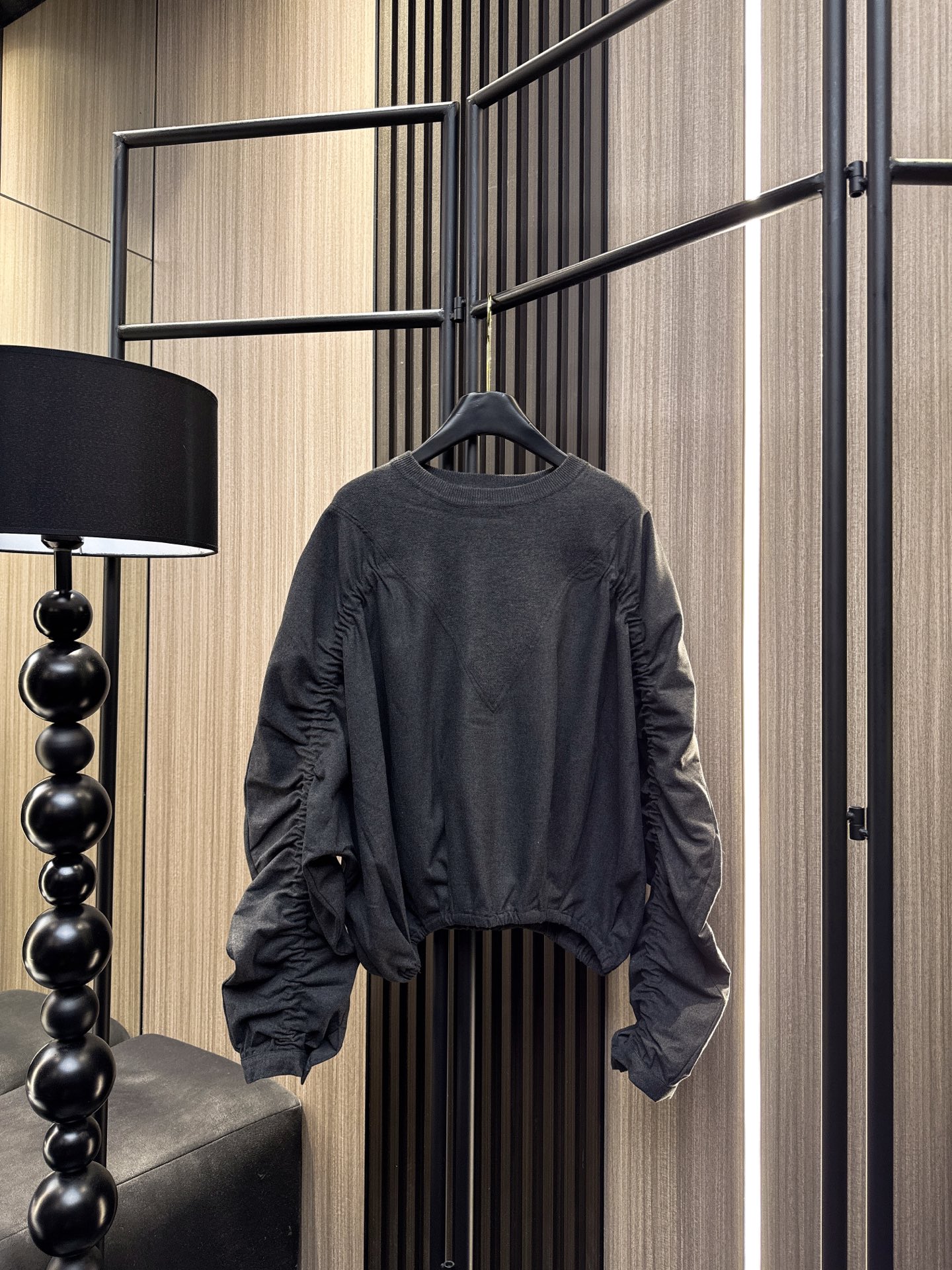 ✨✨✨玛吉拉✨✨✨2025秋冬新款💫70%羊毛混纺30%棉质打揽长袖上衣，高级感深V拼接圆领设计！柔软亲