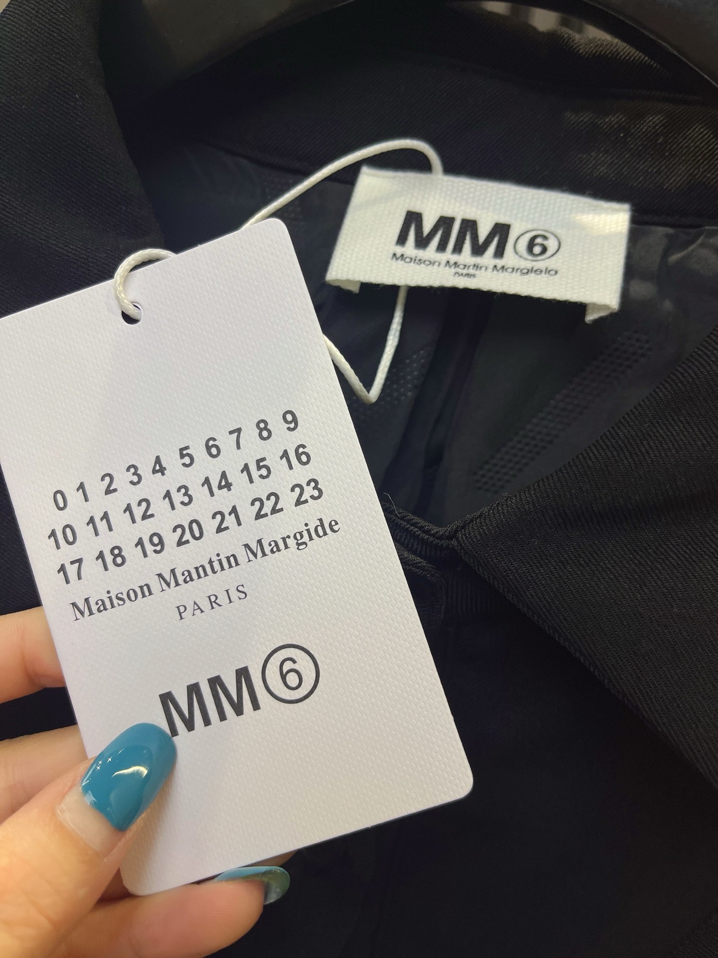 ✨✨✨MM6✨✨✨ 【MM6流苏网纱拼接牛仔加棉外套】个性与温暖并存！精选牛仔面料与轻盈网纱创意拼接，下