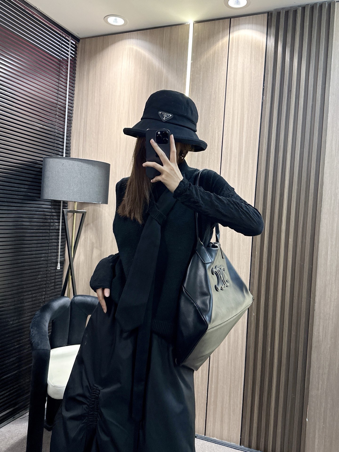 ✨✨✨玛吉拉✨✨✨2025秋冬新款💫 【玛吉拉秋冬新款】70%优质羊毛+30%亲肤棉混纺，撞色领带设计+