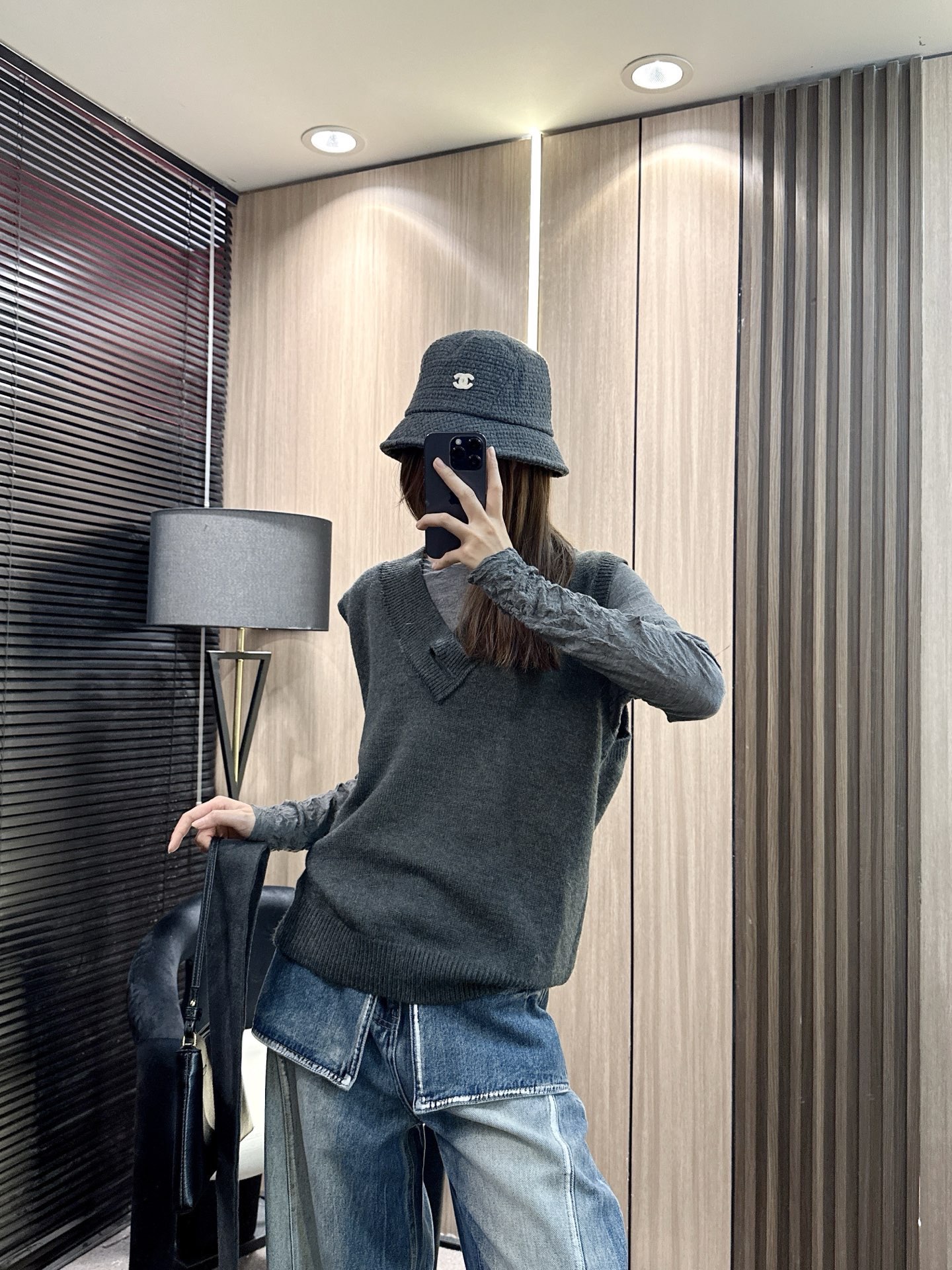 ✨✨✨玛吉拉✨✨✨2025秋冬新款💫 【玛吉拉秋冬新款】70%优质羊毛+30%亲肤棉混纺，撞色领带设计+