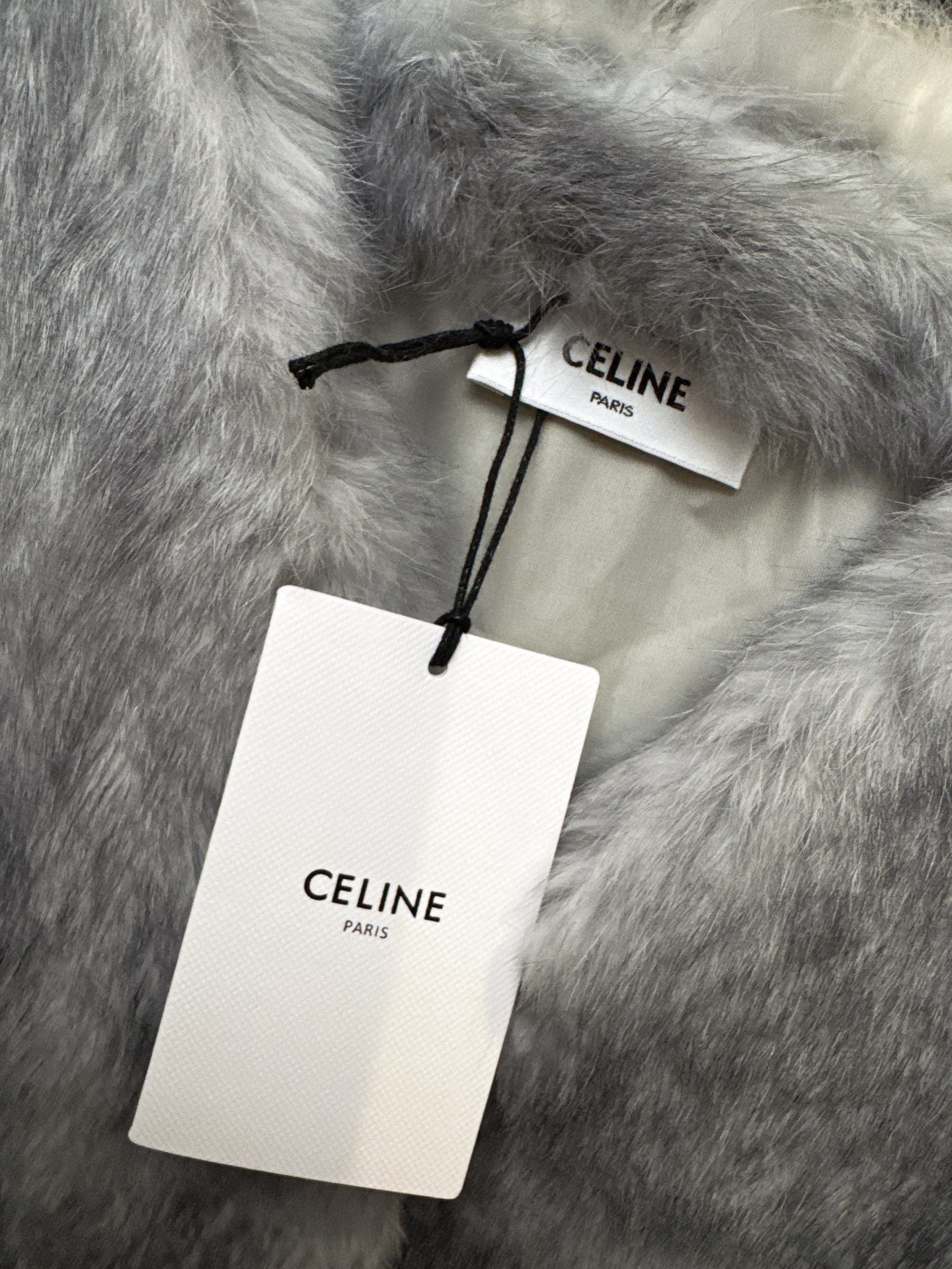 ✨✨✨CELINE✨✨✨2025秋冬新款💫 冬日暖绒の温柔暴击！精选兔毛面料，V领暗扣设计显瘦不挑人，长
