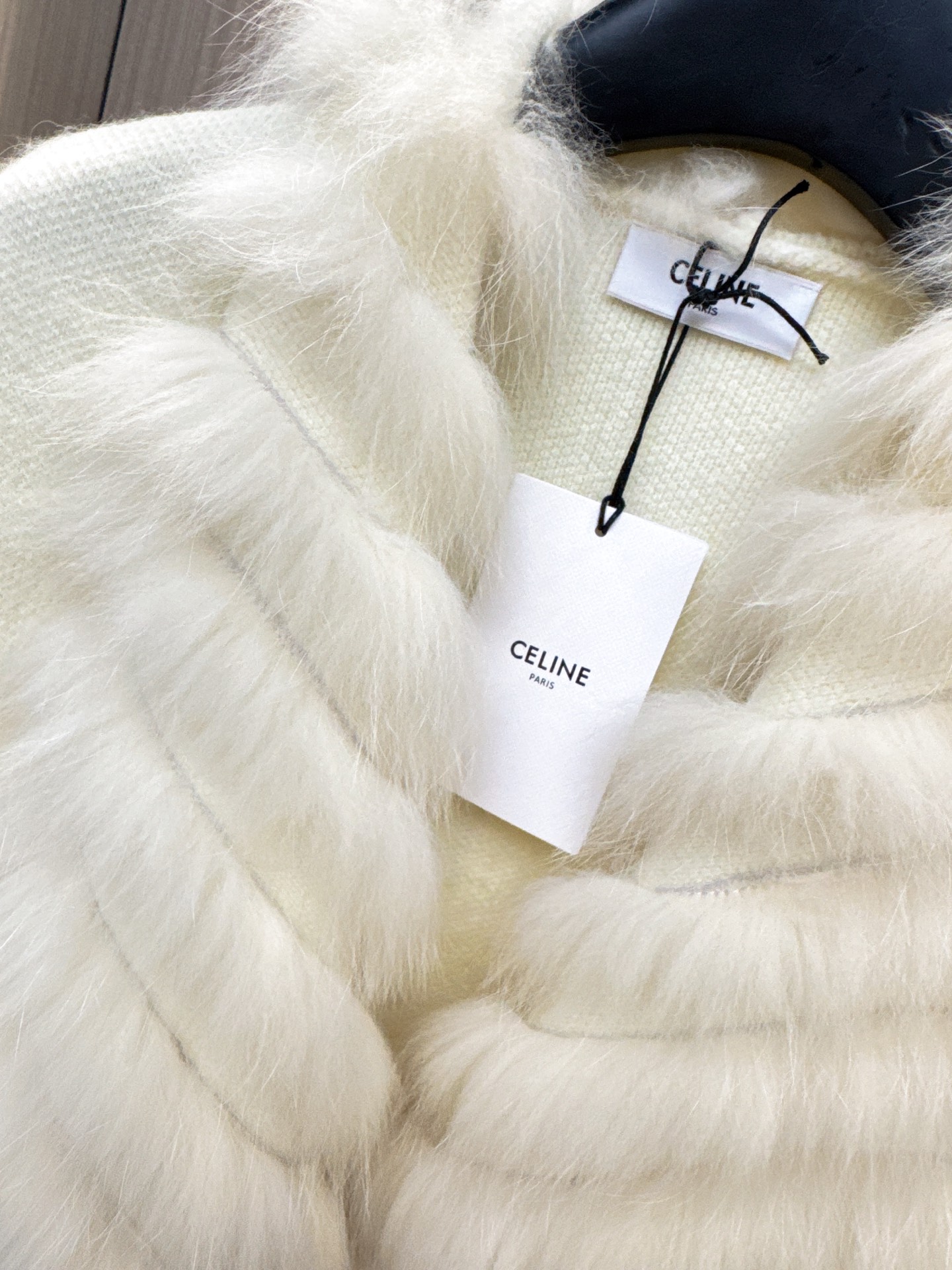 ✨✨✨Celine✨✨✨2025秋冬新款💫 70%羊毛+30精梳棉混纺，柔软兔毛大翻领的宝藏开衫！大翻领