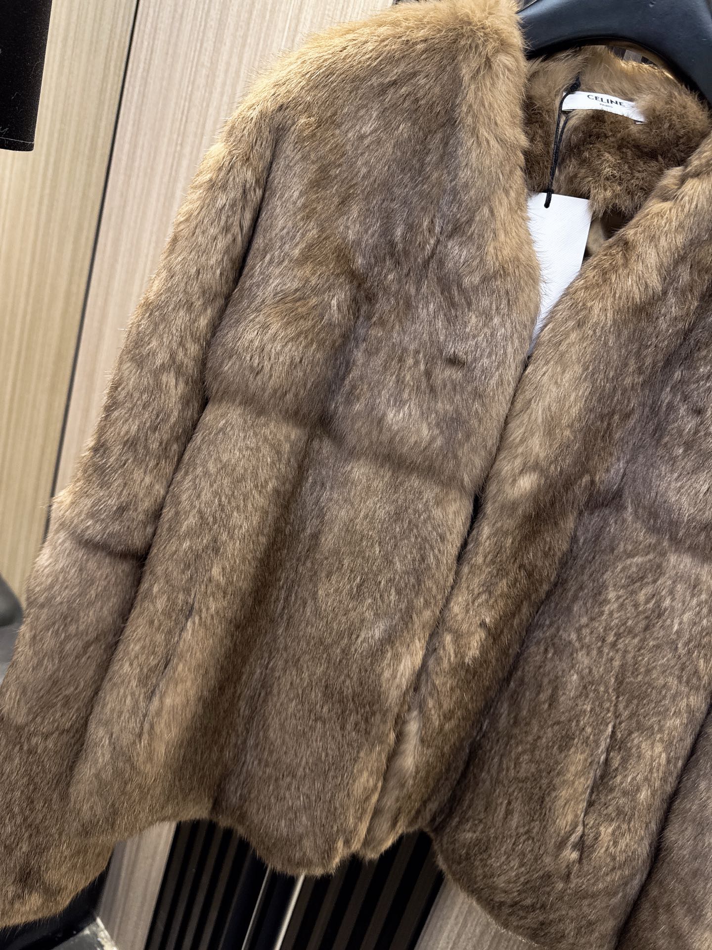 ✨✨✨CELINE✨✨✨2025秋冬新款💫 冬日暖绒の温柔暴击！精选兔毛面料，V领暗扣设计显瘦不挑人，长