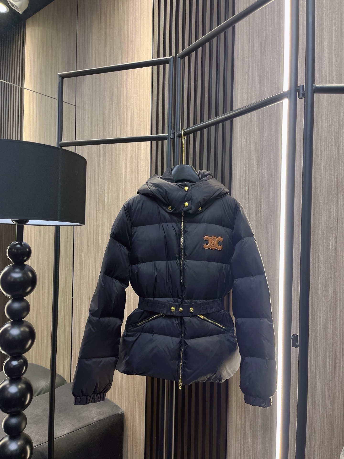 ✨✨✨CELlNE✨✨✨ 【CELINE90羽绒】温暖过冬必备！这款松紧腰带连帽外套采用优质填充羽绒，保