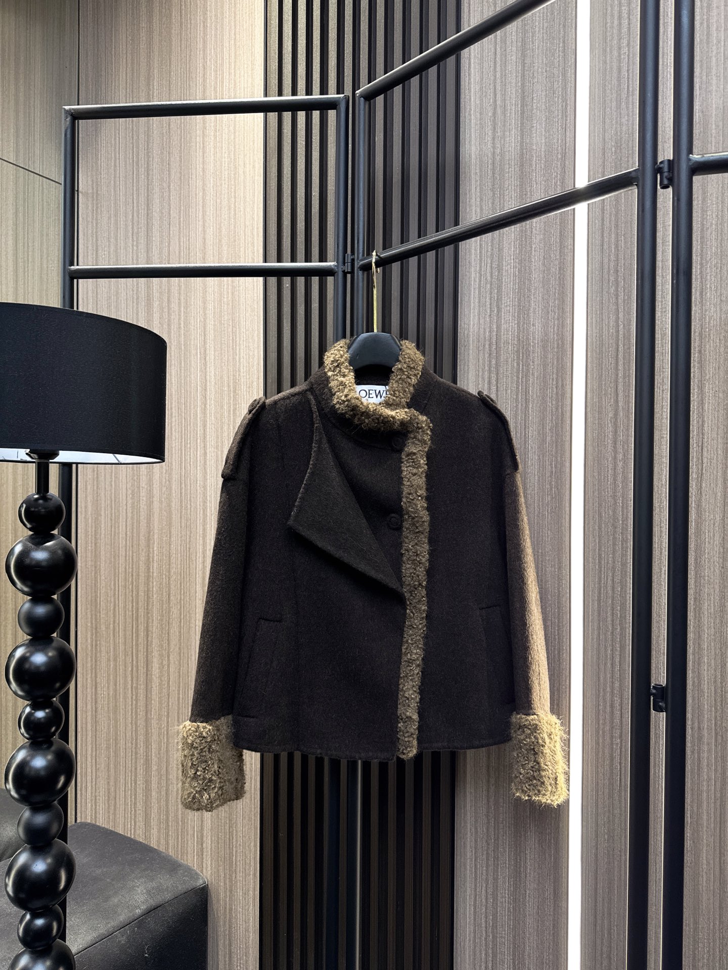 ✨✨✨LOEWE✨✨✨2025秋冬新款💫 今季重磅推荐！双面羊毛双层斜领拼接外套，高端品质亲民价！精选羊