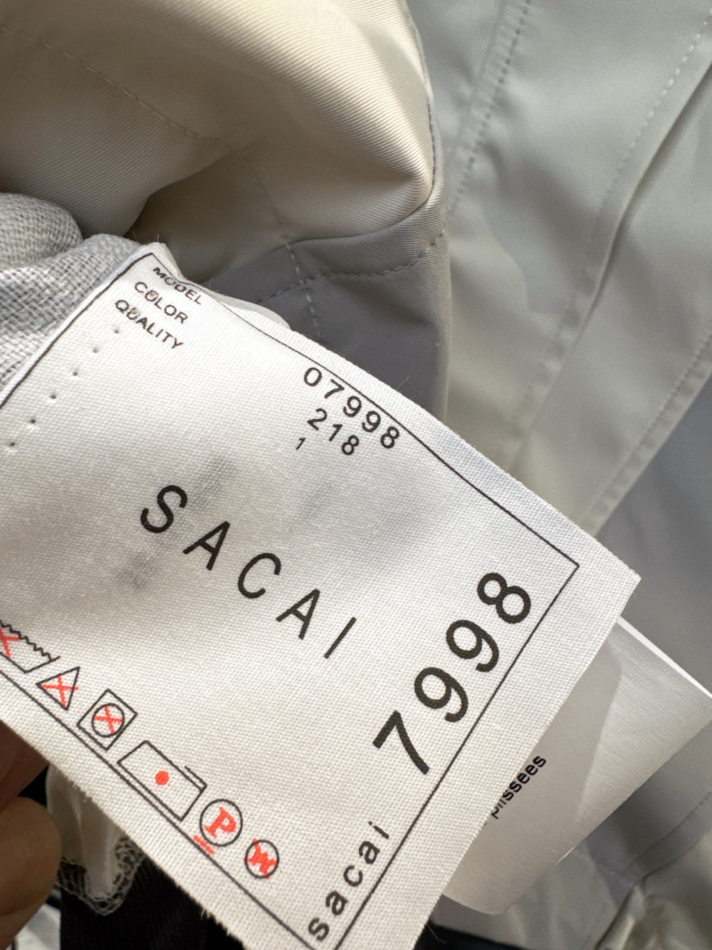 ✨✨✨Sacai✨✨✨2025秋冬新款💫 【新品来袭】sacai灵感撞色拼接外套，用大胆色彩诠释时尚态度