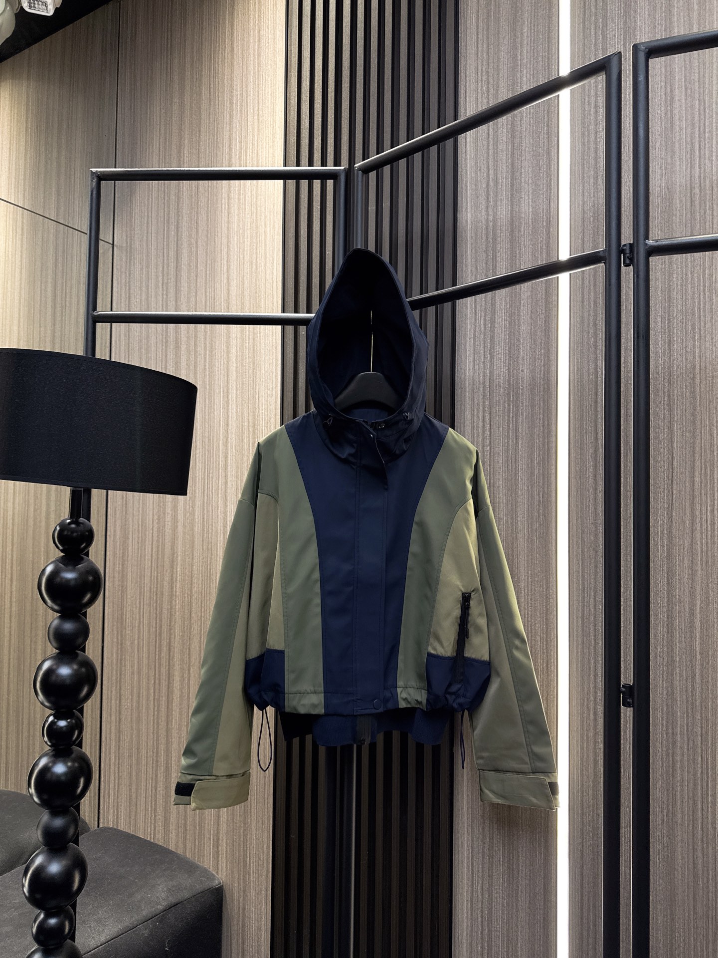 ✨✨✨Sacai✨✨✨2025秋冬新款💫 【新品来袭】sacai灵感撞色拼接外套，用大胆色彩诠释时尚态度