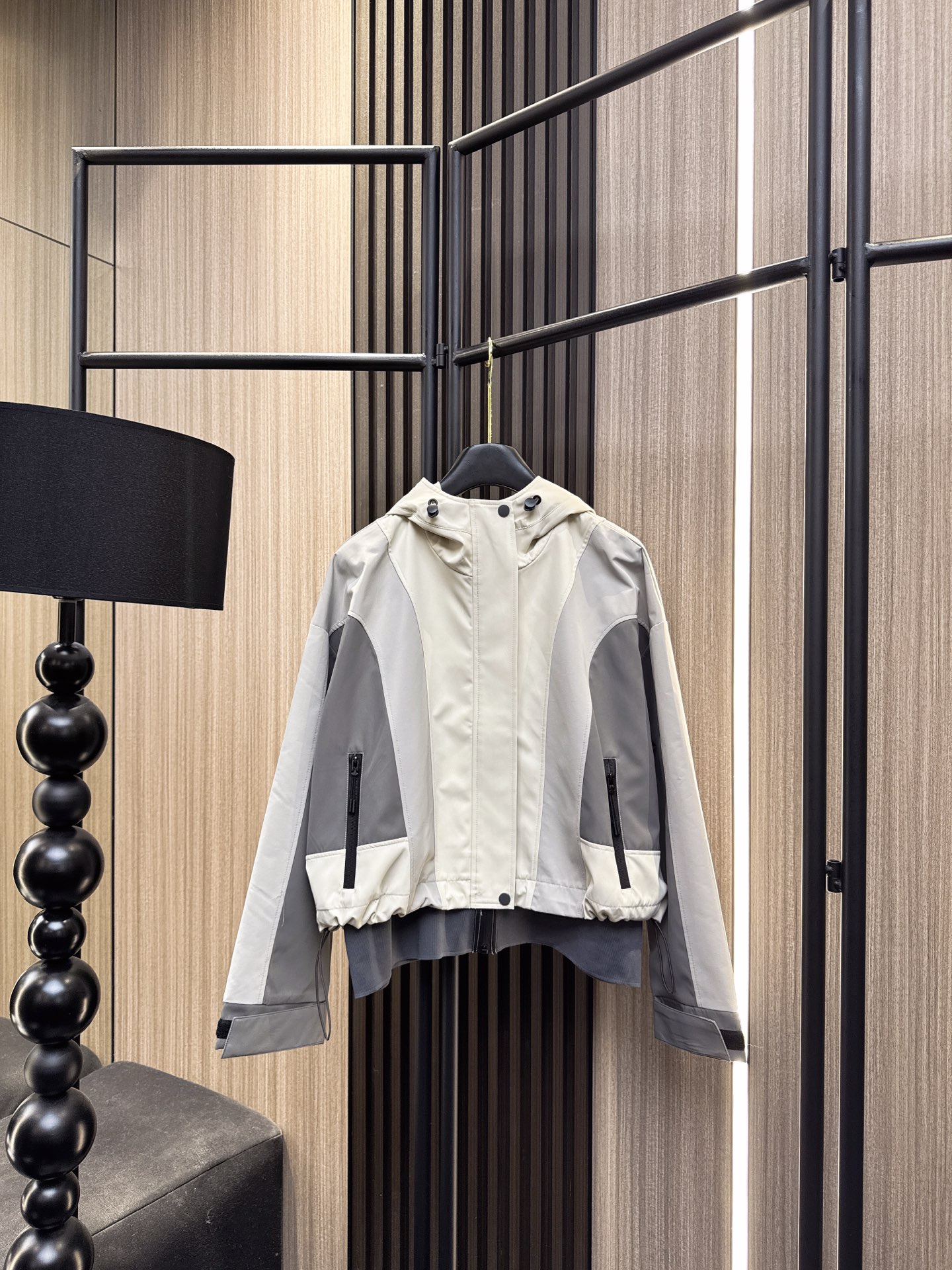 ✨✨✨Sacai✨✨✨2025秋冬新款💫 【新品来袭】sacai灵感撞色拼接外套，用大胆色彩诠释时尚态度