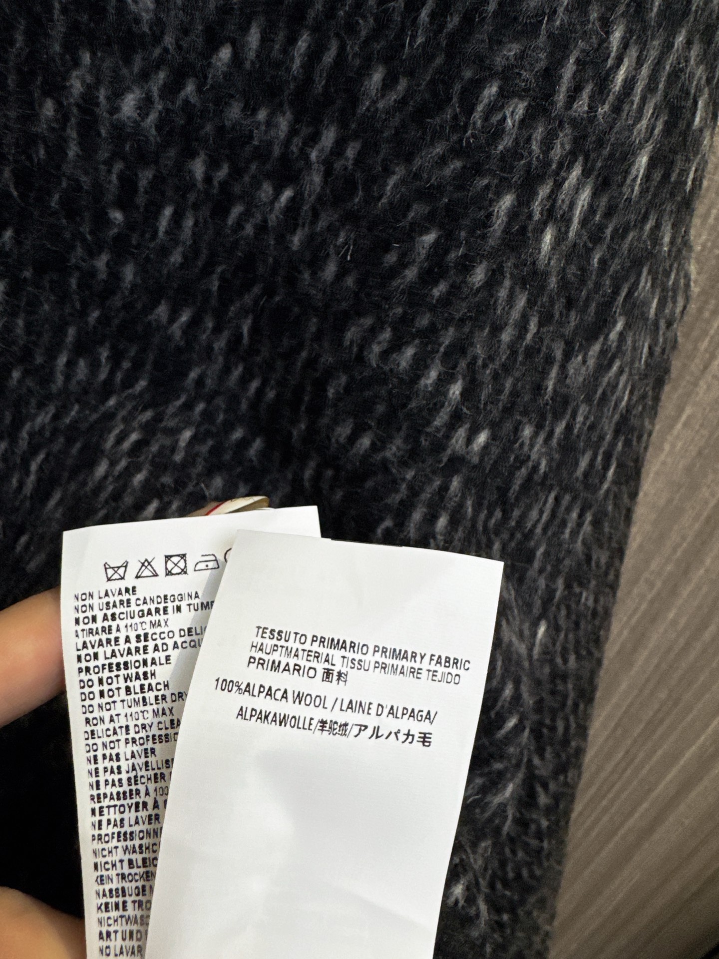 ✨✨✨玛吉拉✨✨✨2025秋冬新款💫 【秋冬新品】玛吉拉羊驼绒撞色连帽拉链外套温暖上市！选用柔软亲肤的羊