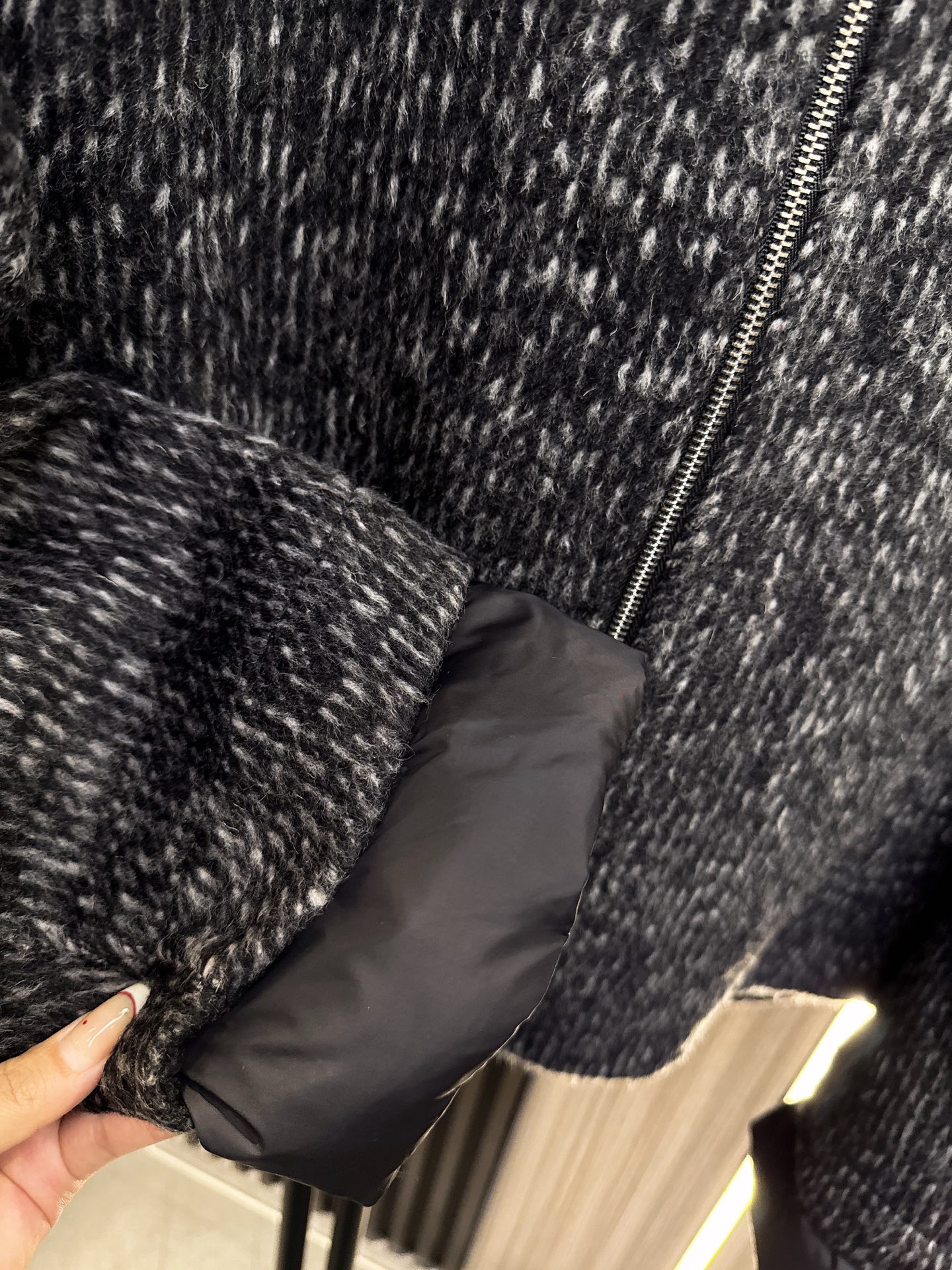 ✨✨✨玛吉拉✨✨✨2025秋冬新款💫 【秋冬新品】玛吉拉羊驼绒撞色连帽拉链外套温暖上市！选用柔软亲肤的羊