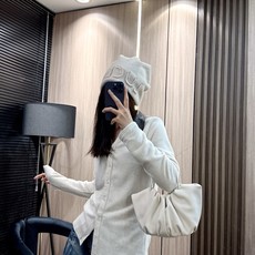 ✨✨✨BV✨✨✨2025秋冬新款💫 ✨BV精选 20%羊绒80%棉 V字翻领长袖小开衫✨ 【柔软亲肤】内 ✨✨✨BV✨✨✨2025秋冬新款💫 ✨BV精选 20%羊绒80%棉 V字翻领长袖小开衫✨ 【柔软亲肤】内