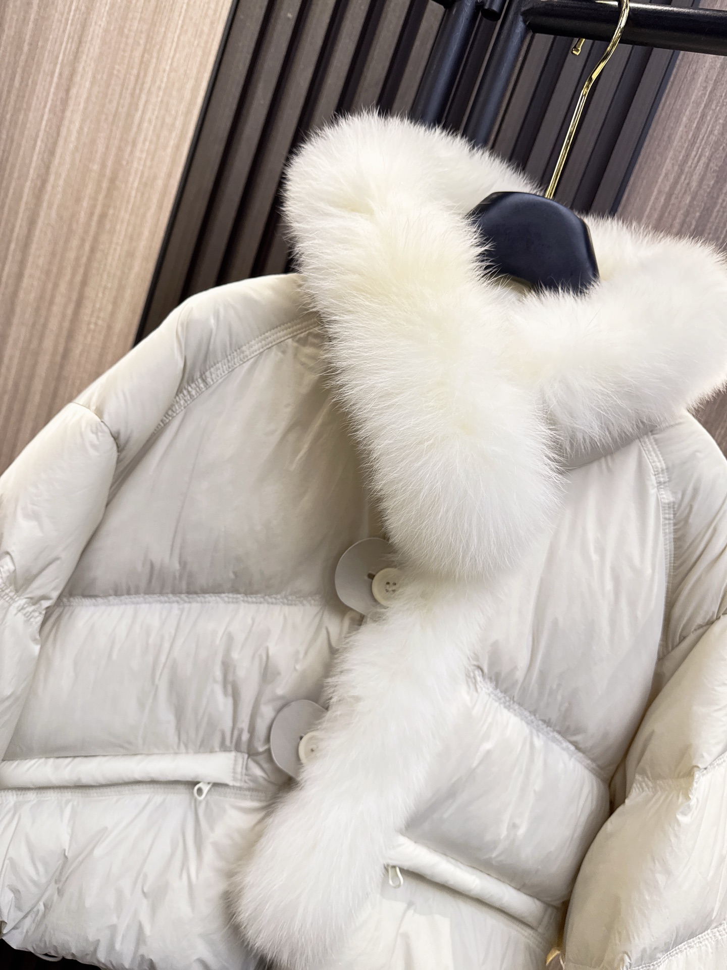 ✨✨✨LOEWE✨✨✨2025秋冬新款💫 🔥【Loewe爆款预警】狐狸毛×羽绒高阶混搭！狐狸毛+抽绳下摆