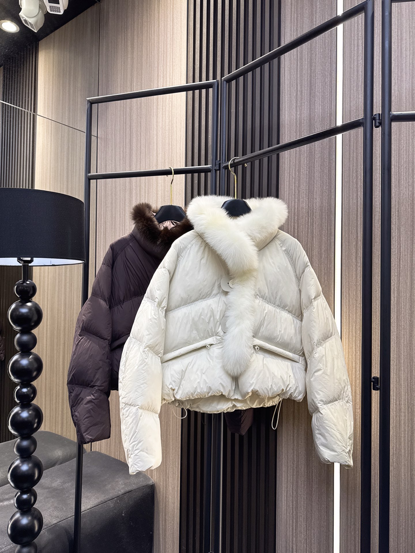 ✨✨✨LOEWE✨✨✨2025秋冬新款💫 🔥【Loewe爆款预警】狐狸毛×羽绒高阶混搭！狐狸毛+抽绳下摆