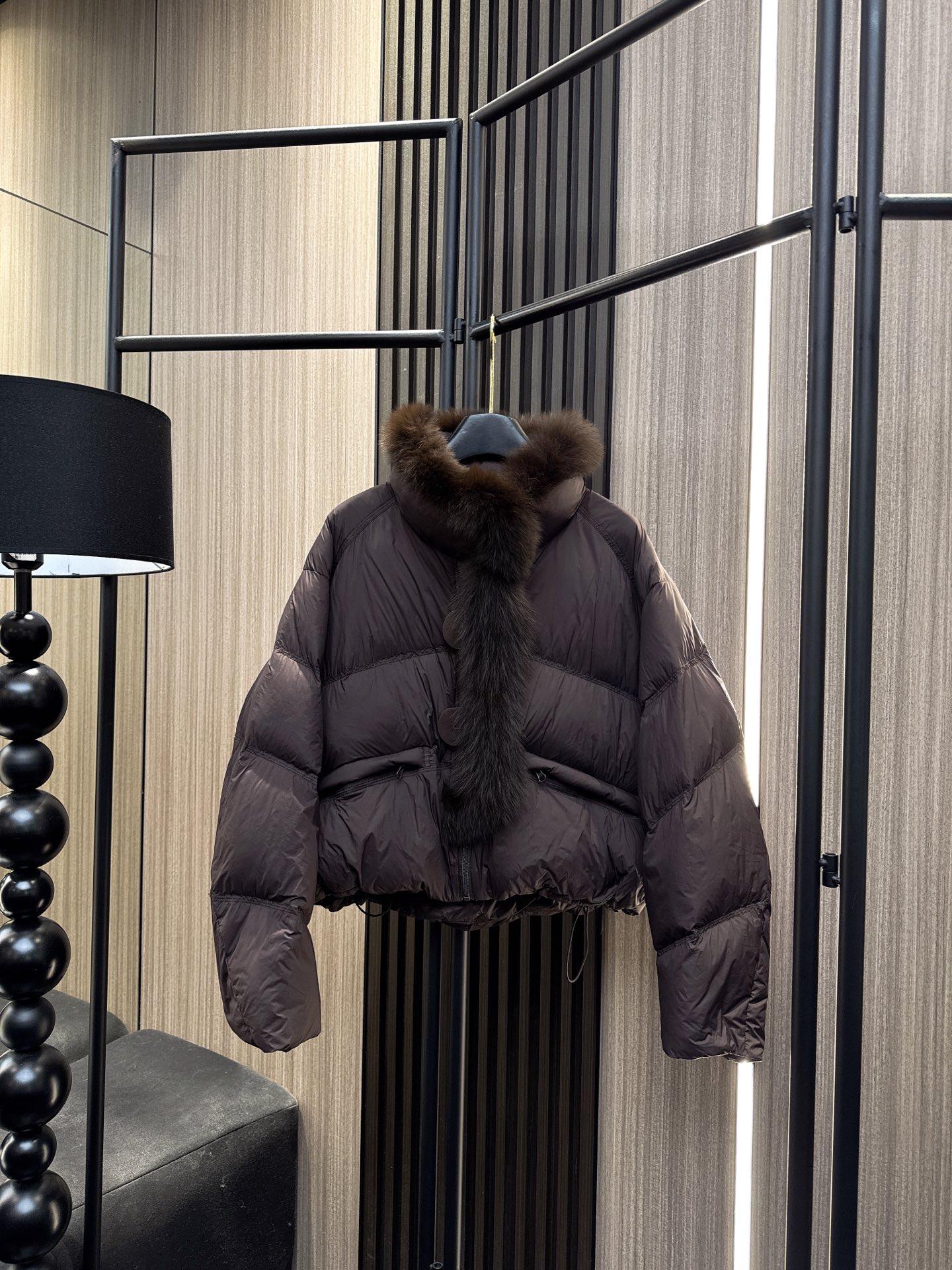 ✨✨✨LOEWE✨✨✨2025秋冬新款💫 🔥【Loewe爆款预警】狐狸毛×羽绒高阶混搭！狐狸毛+抽绳下摆