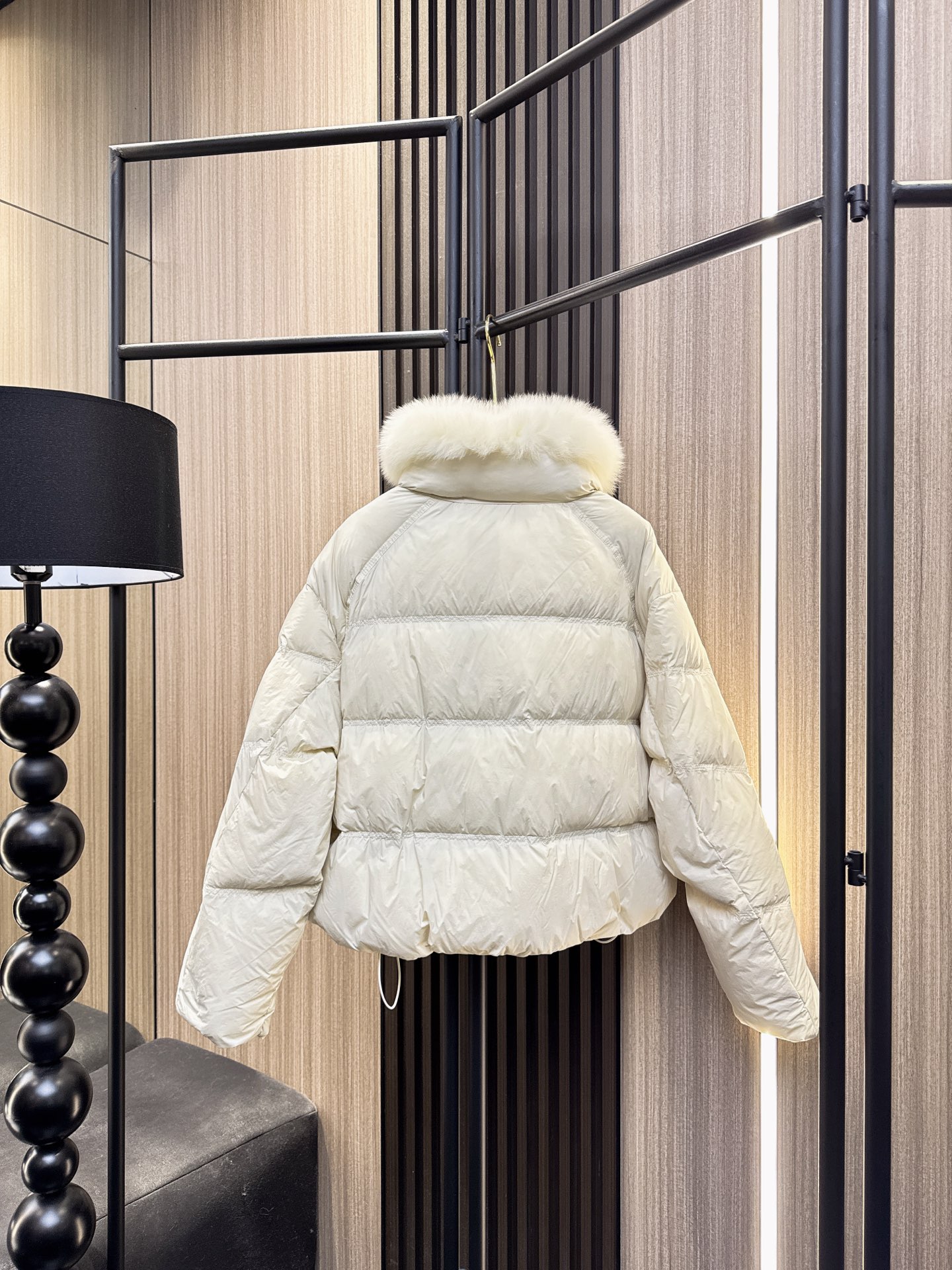 ✨✨✨LOEWE✨✨✨2025秋冬新款💫 🔥【Loewe爆款预警】狐狸毛×羽绒高阶混搭！狐狸毛+抽绳下摆