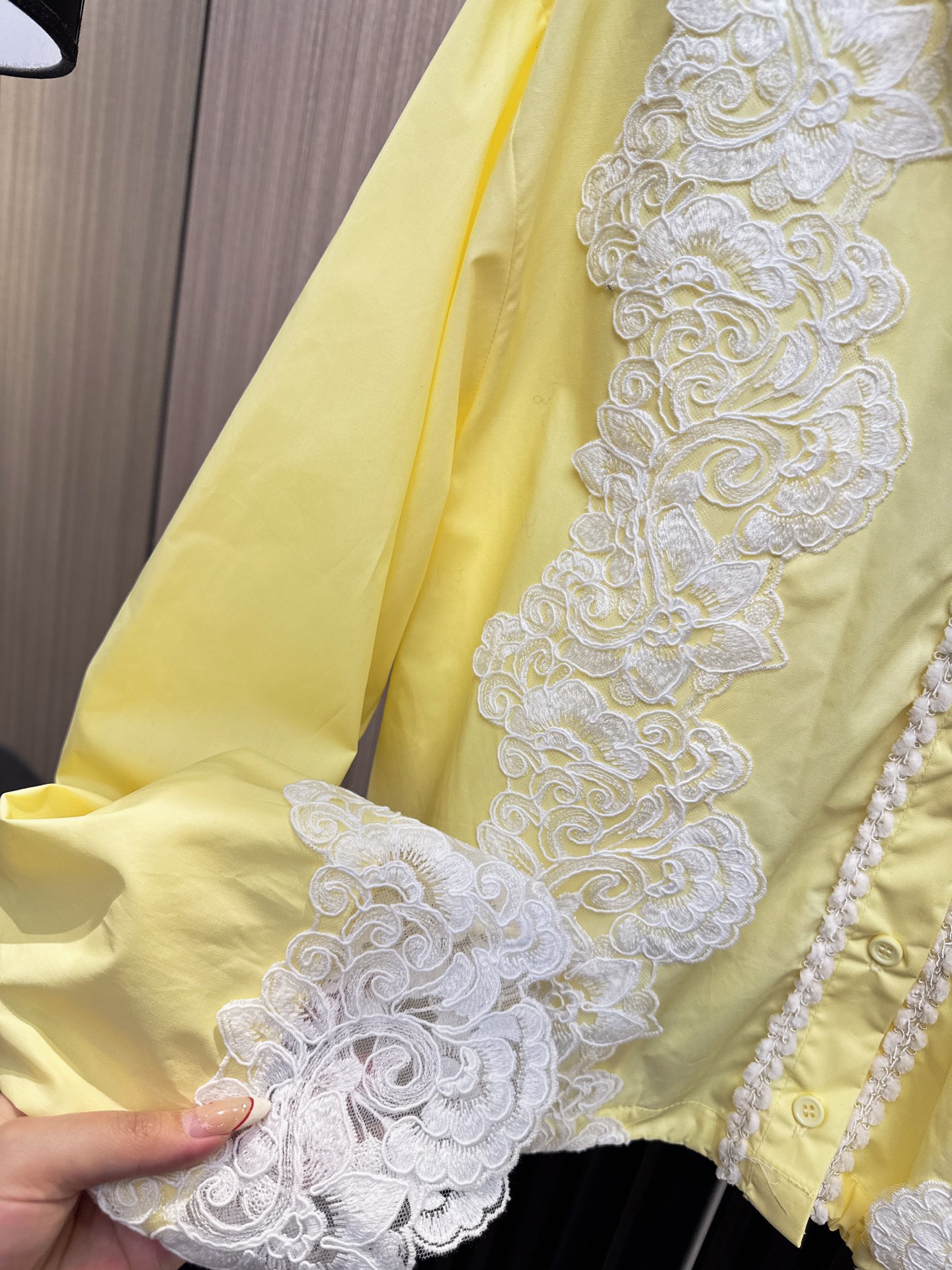 ✨✨✨miumiu✨✨✨2026早春新款💫 MIUMIU同款提花刺绣衬衫，精致翻领尽显优雅气质！采用高档
