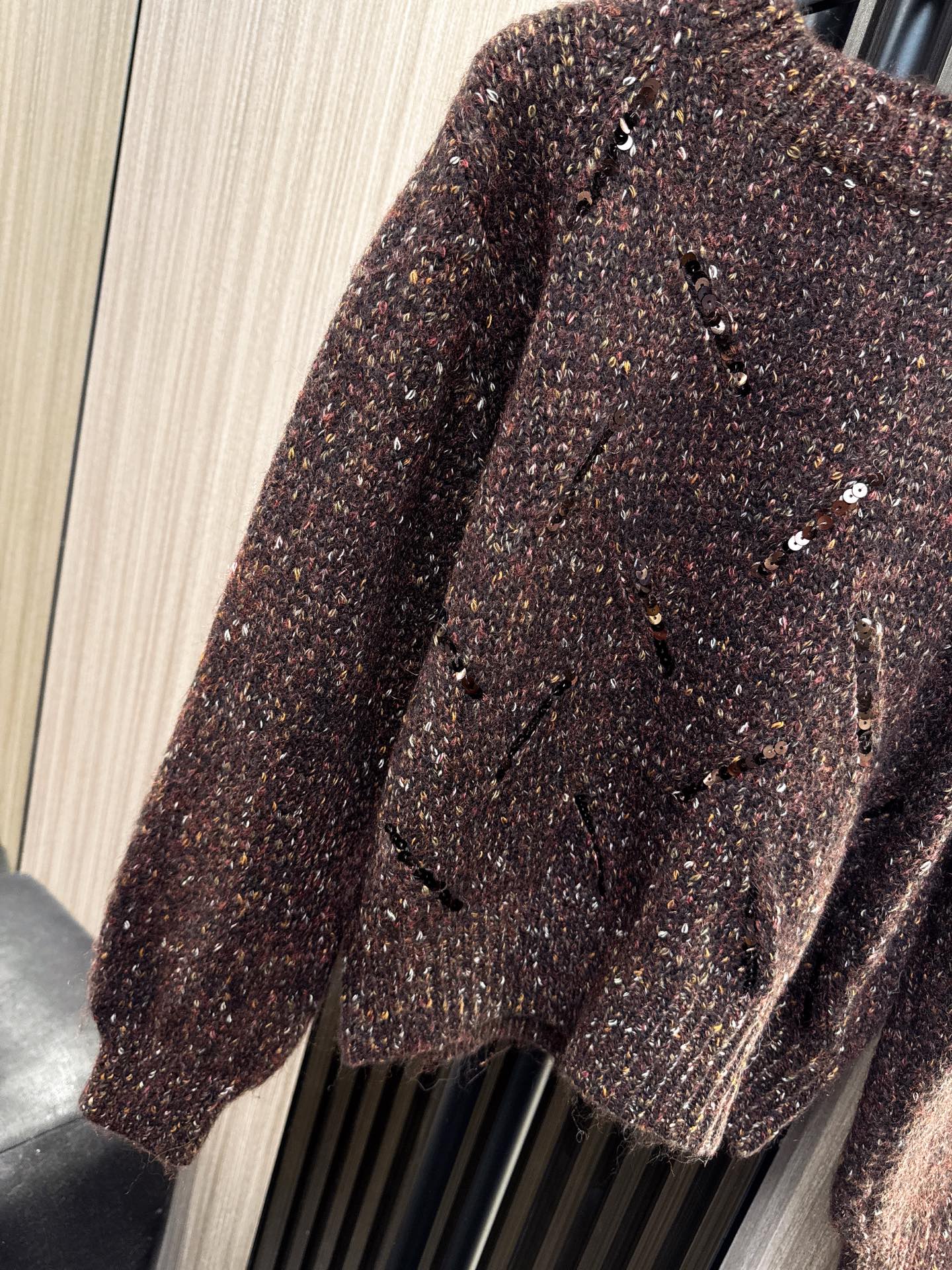 ✨✨✨miumiu✨✨✨2025秋冬新款💫 「闪耀一季」70%羊毛混纺30%棉质亮片上衣 ✨ 温暖与闪耀