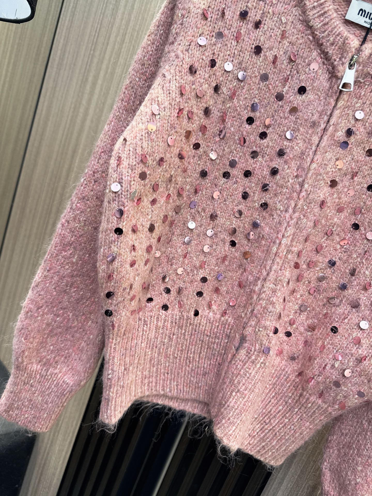 ✨✨✨miumiu✨✨✨2025秋冬新款💫 【新品上市】精选70%羊毛+30%棉混纺面料，柔软亲肤又保暖