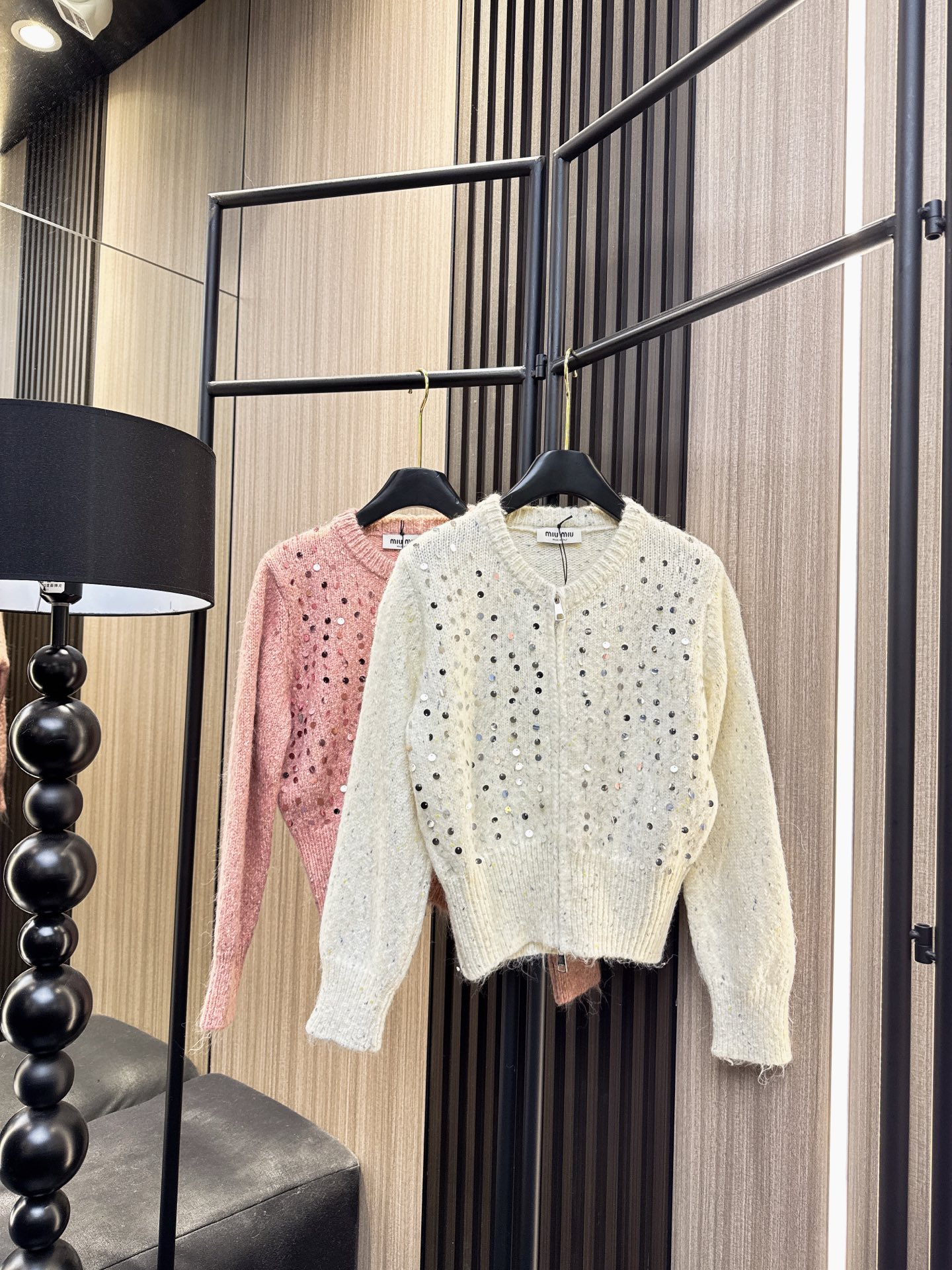 ✨✨✨miumiu✨✨✨2025秋冬新款💫 【新品上市】精选70%羊毛+30%棉混纺面料，柔软亲肤又保暖