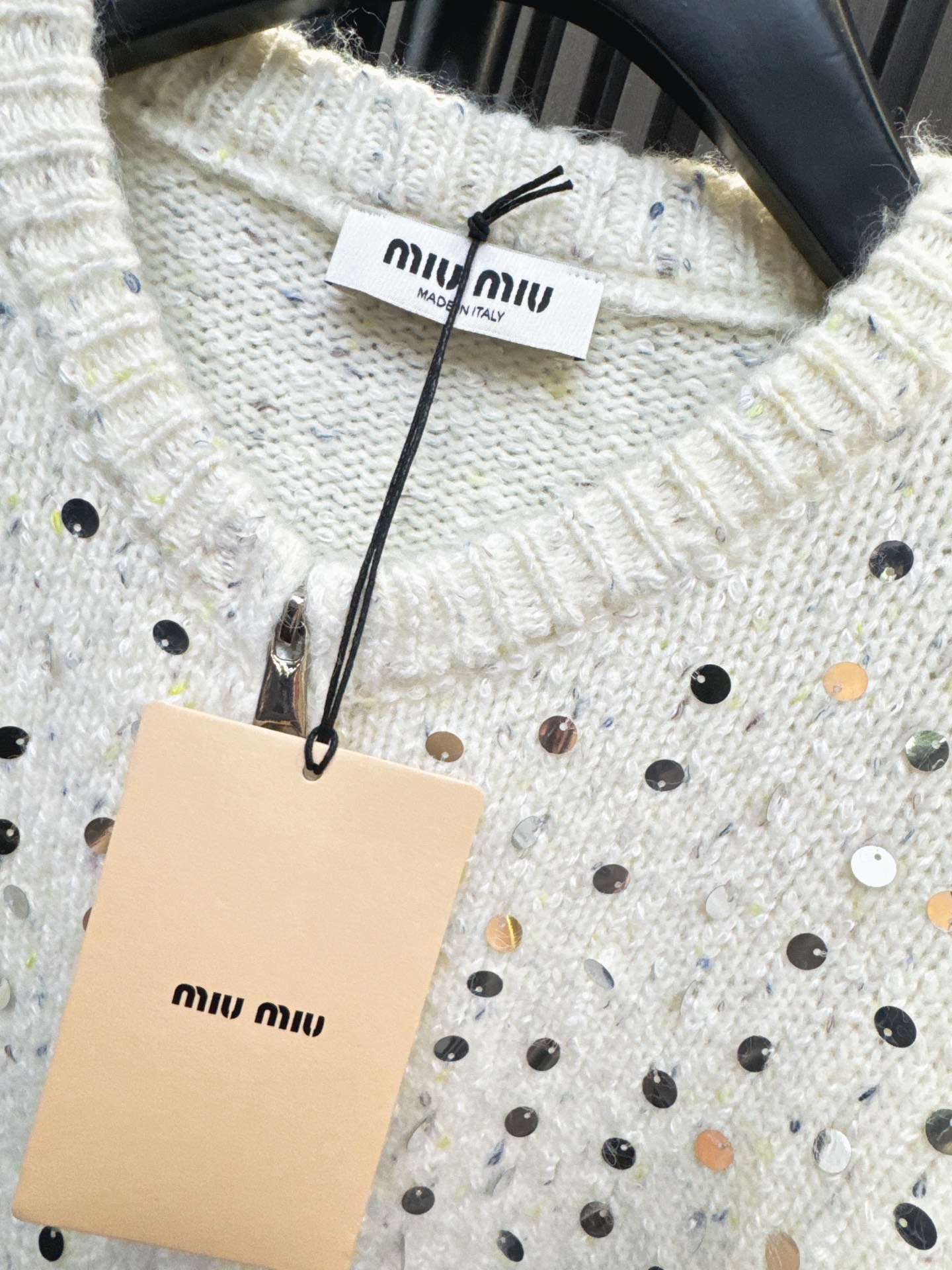 ✨✨✨miumiu✨✨✨2025秋冬新款💫 【新品上市】精选70%羊毛+30%棉混纺面料，柔软亲肤又保暖